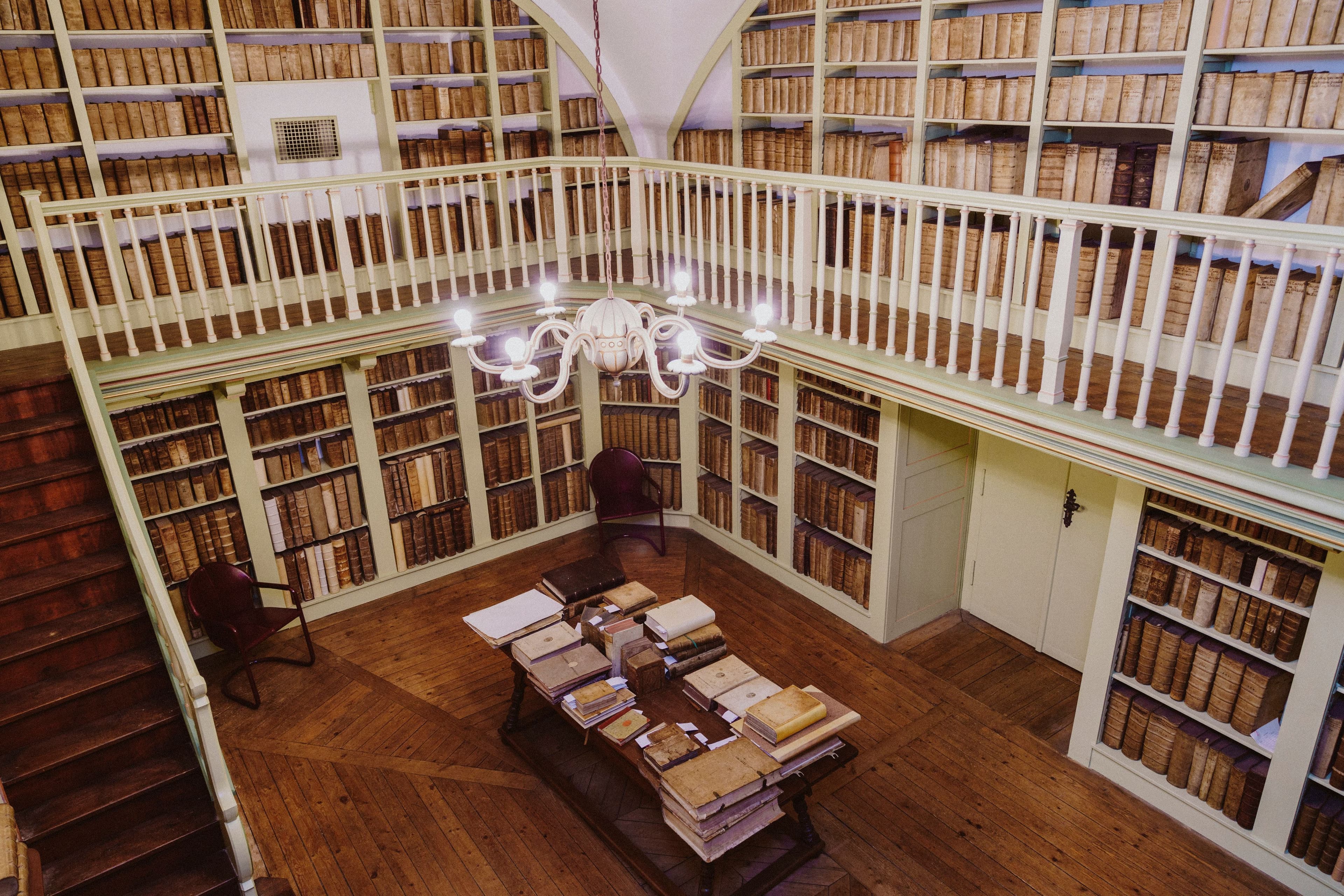 Das Hällisch-Fränkische Museum zeigt eine Ausstellung zur 450-jährigen Geschichte der Ratsbibliothek.