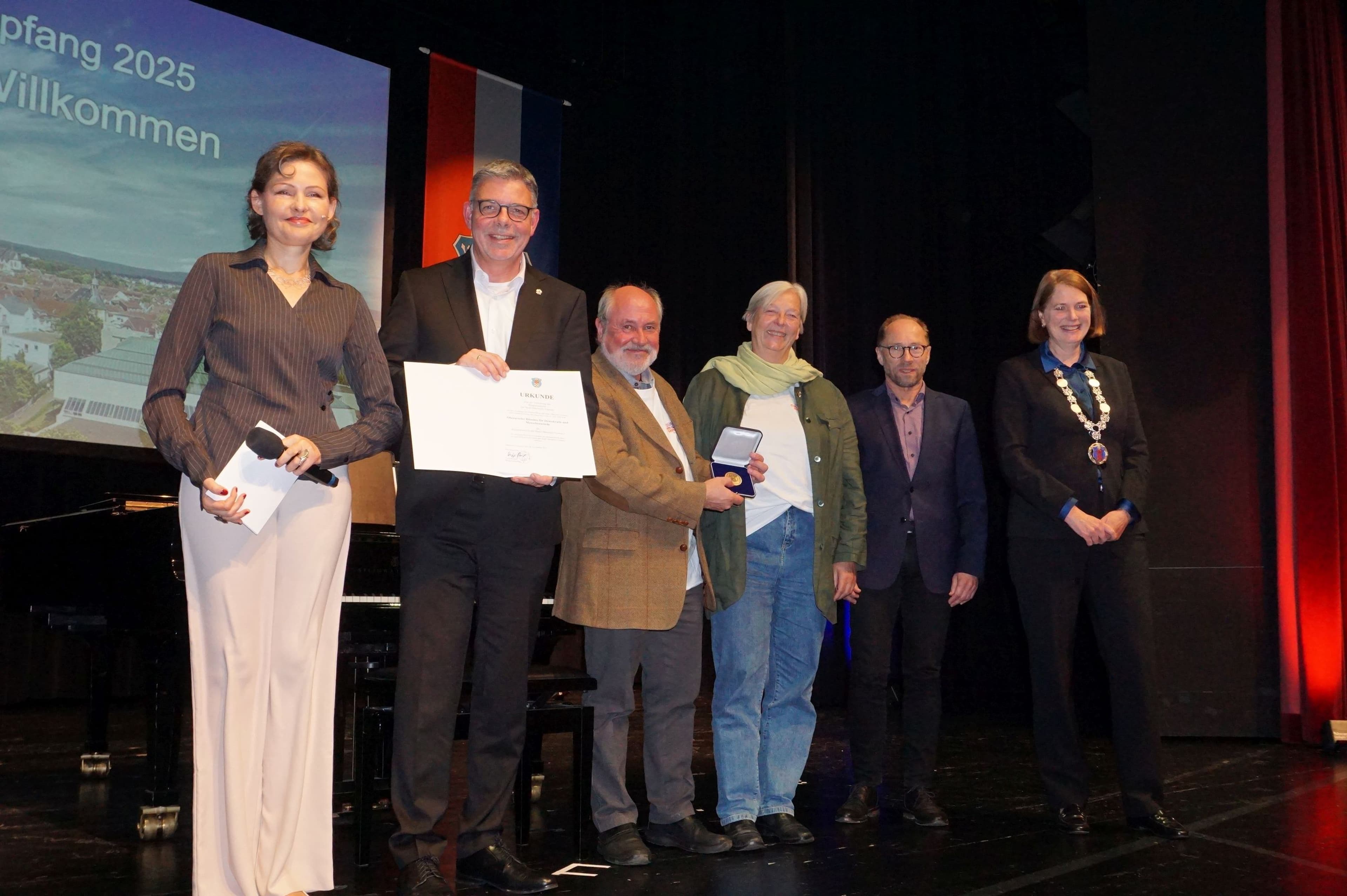 Oberursel ehrt Ehrenamtliche mit Bürgermedaille 2025 | Symbolbild