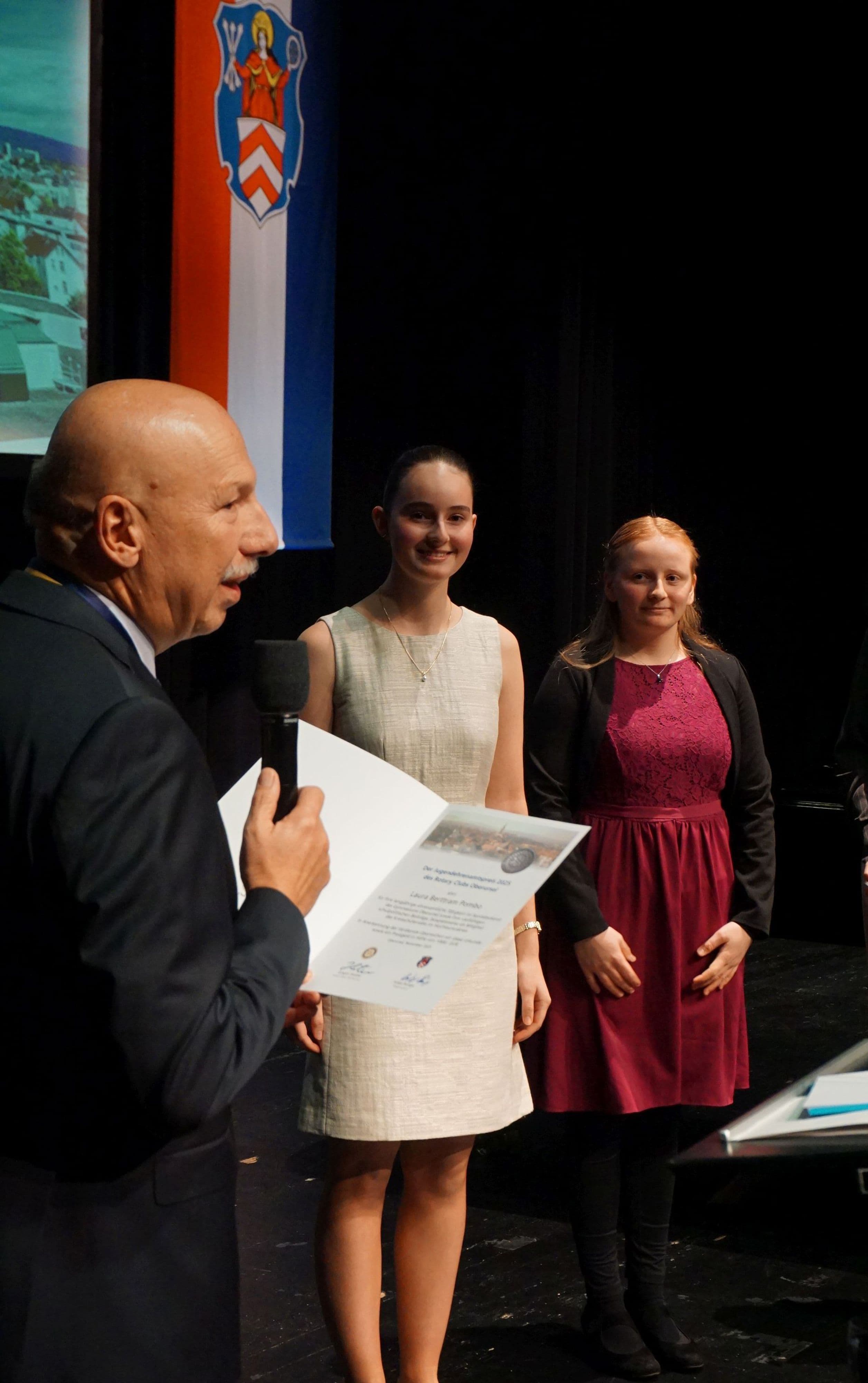 Oberursel ehrt Ehrenamtliche mit Bürgermedaille 2025 | Symbolbild