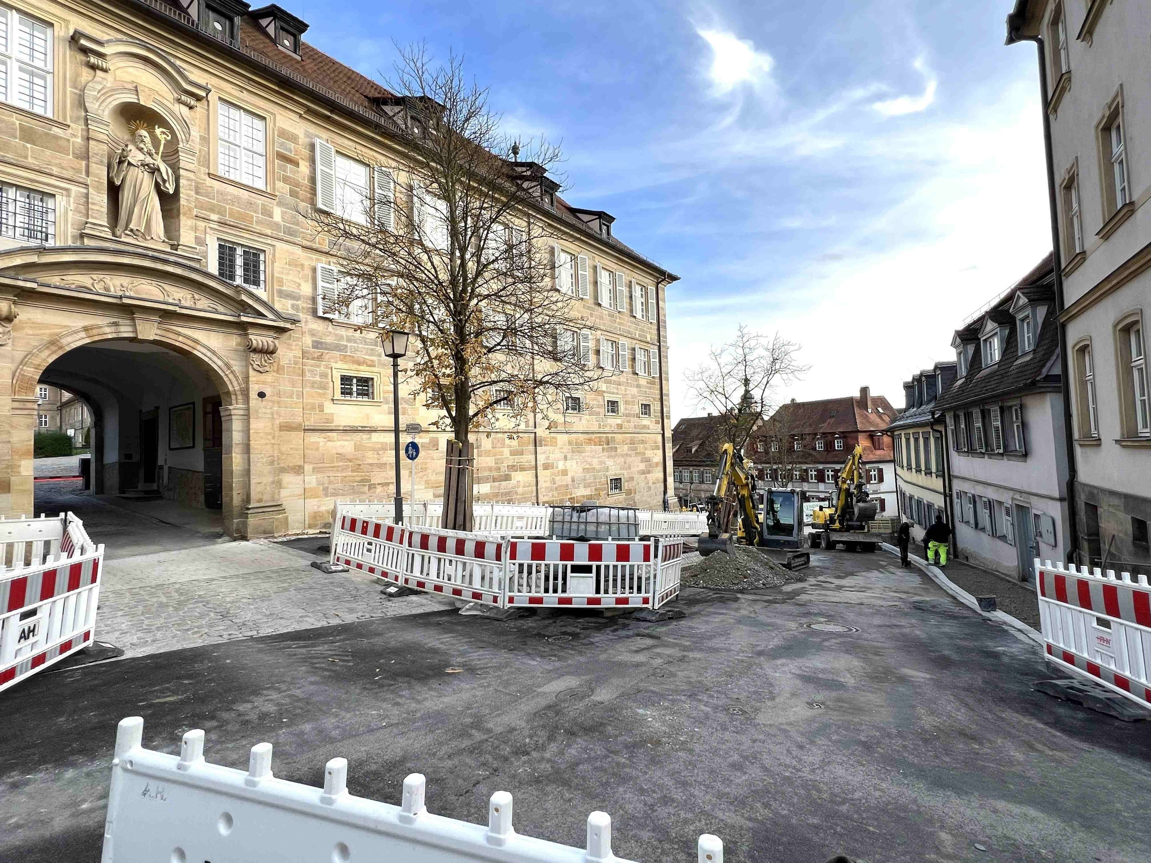 Die Bauarbeiten vor der Klosterzufahrt Michelsberg werden in diesen Tagen abgeschlossen. Am 3. November beginnt ein neuer Bauabschnitt.