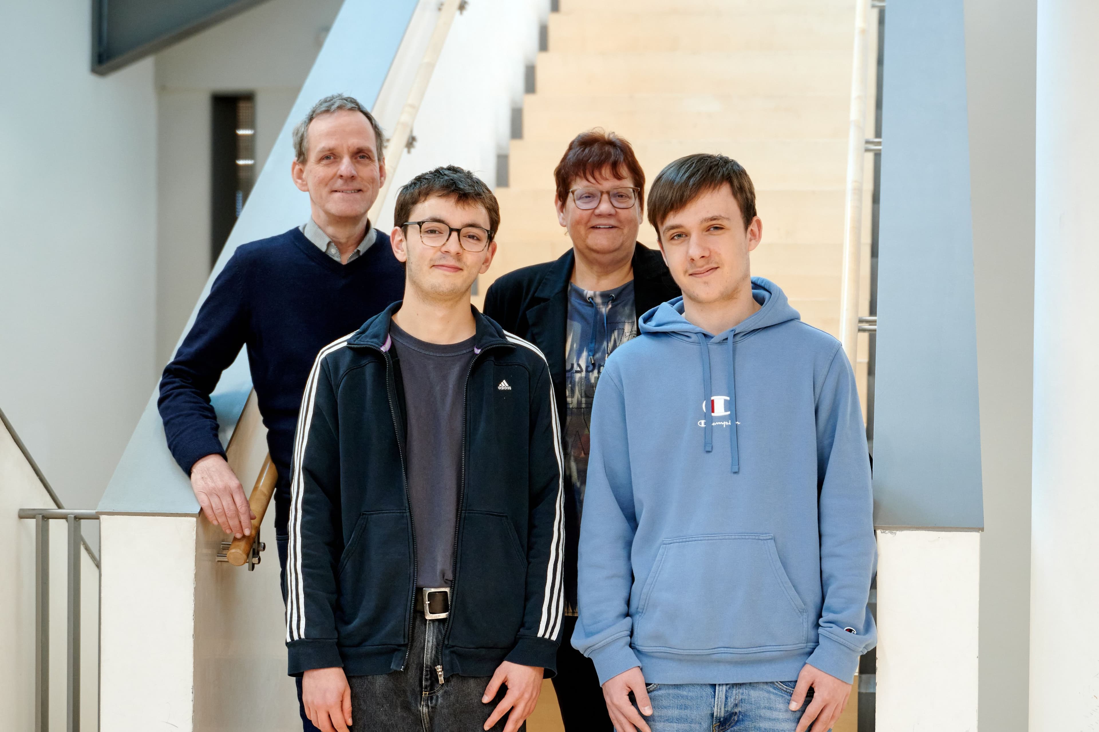 Leitungen von Musikschule und Stadtbücherei Bamberg mit den neuen Freiwilligen Moritz Palowski und Ryan Back.