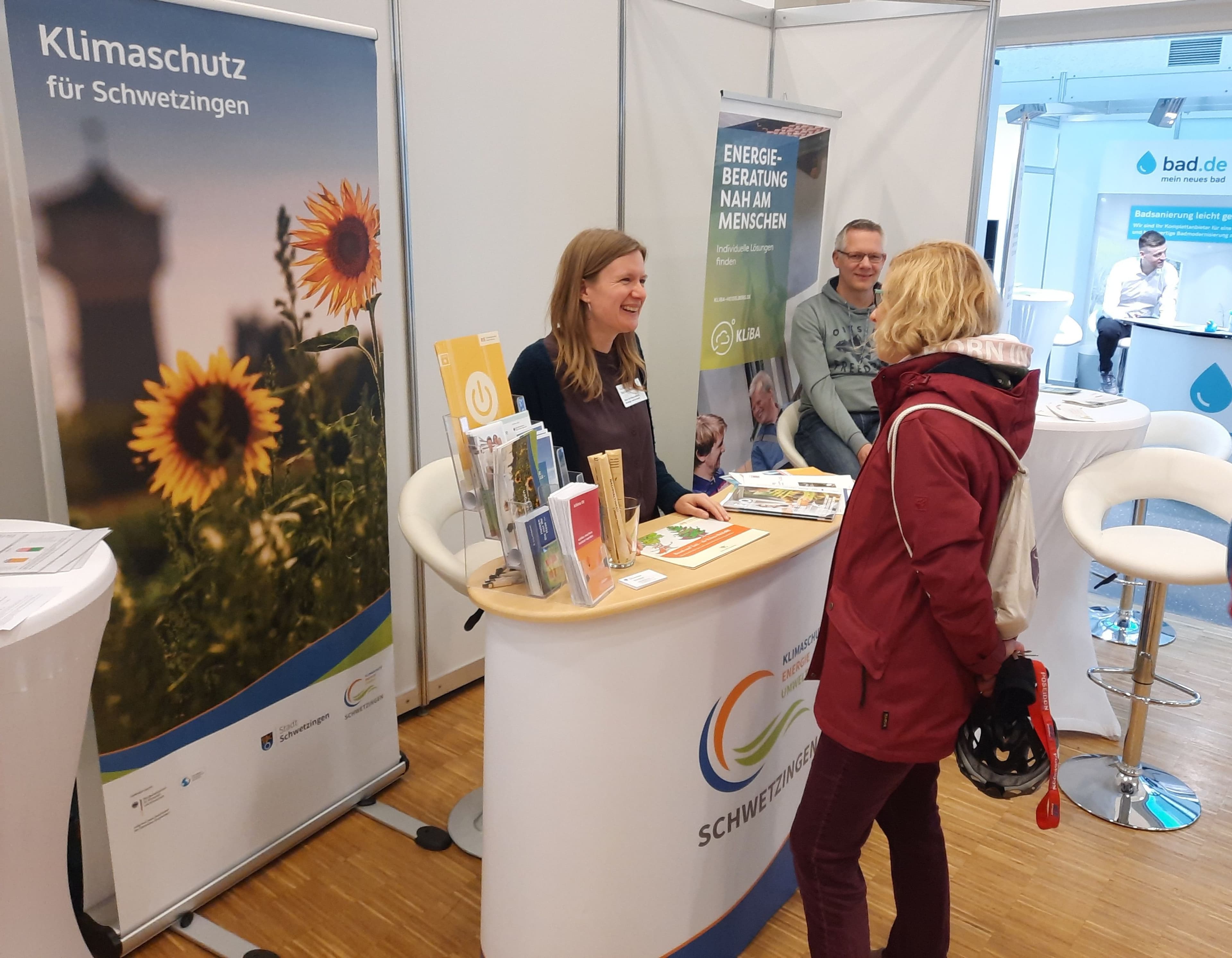 Die EnergieMesse Rhein-Neckar im Schwetzinger Lutherhaus bietet zahlreiche Informationen und Aktionen rund um das Thema Energie und Klimaschutz, organisiert vom BĂĽro fĂĽr Klimaschutz der Stadt Schwetzingen und anderen Partnern.
