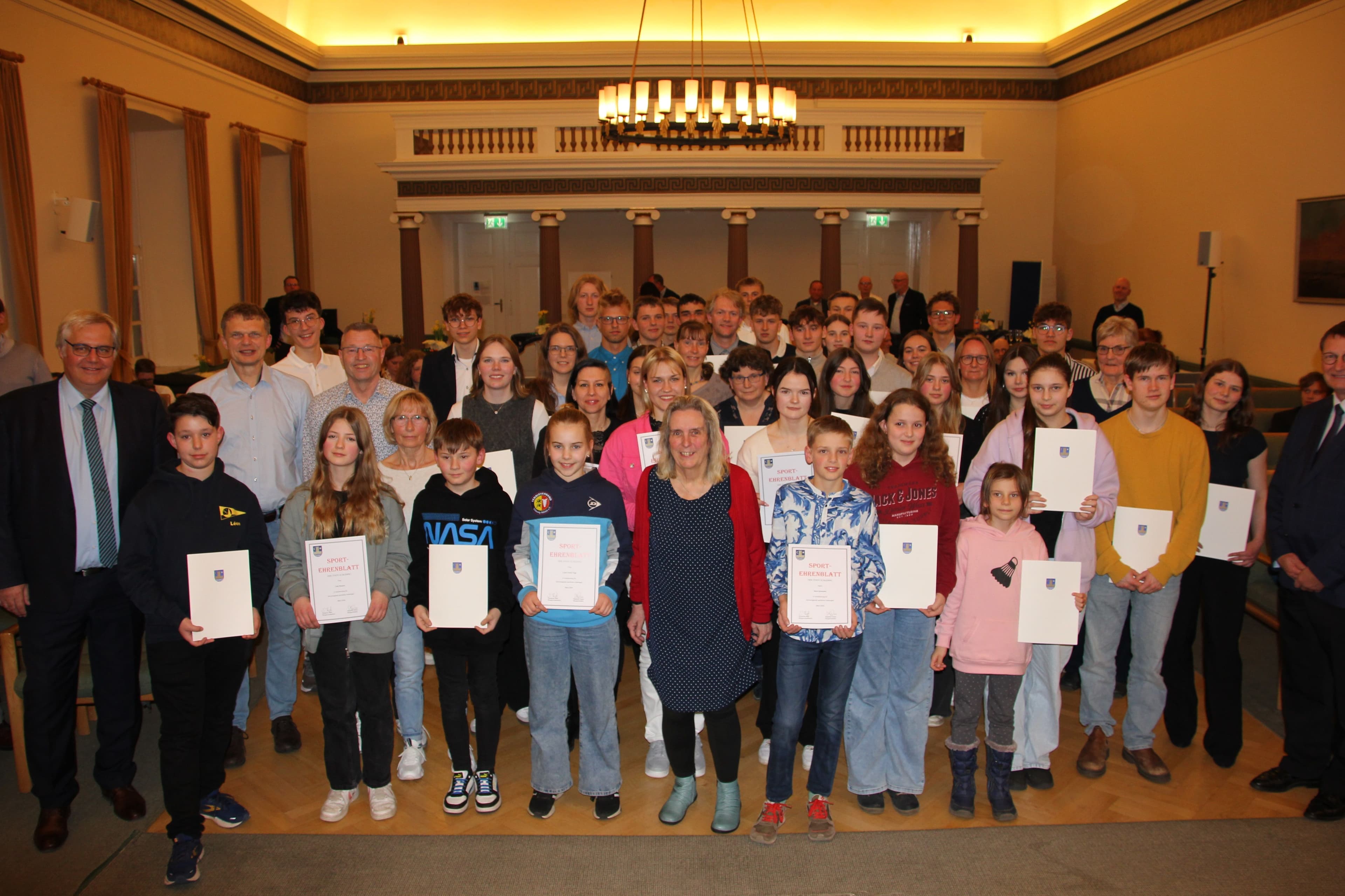 Neubau einer barrierefreien Toilette und einer Unisex-Toilette mit begrünter Fassade am Spielplatz Stadtpark Ost in Landshut.