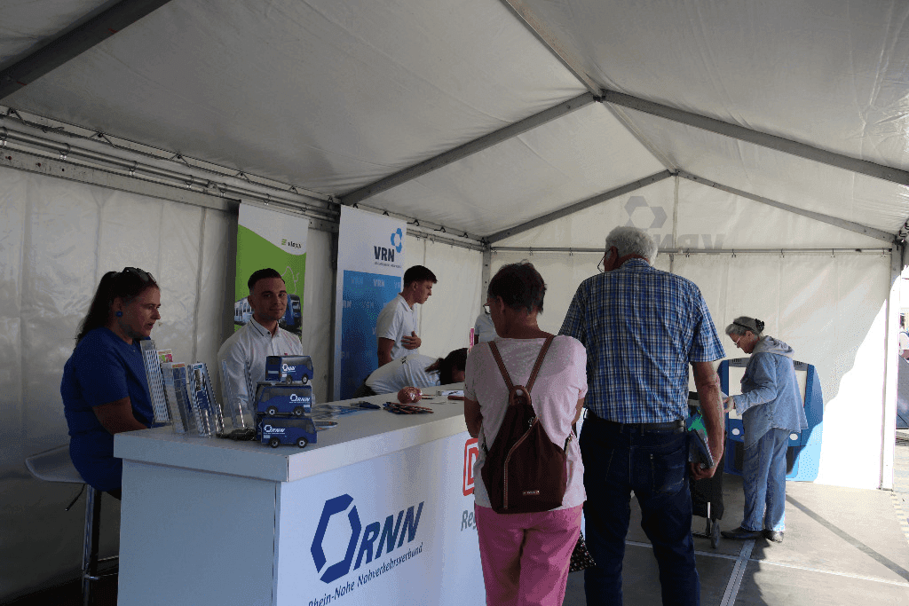 Amphibienkundliche Wanderung am Weinberg in Wetzlar - Informative Führung durch Rudolf Fippl (HGON) und Bernhard Feth (NABU) Amphibienkundliche Wanderung am Weinberg in Wetzlar - Informative Führung durch Rudolf Fippl (HGON) und Bernhard Feth (NABU)