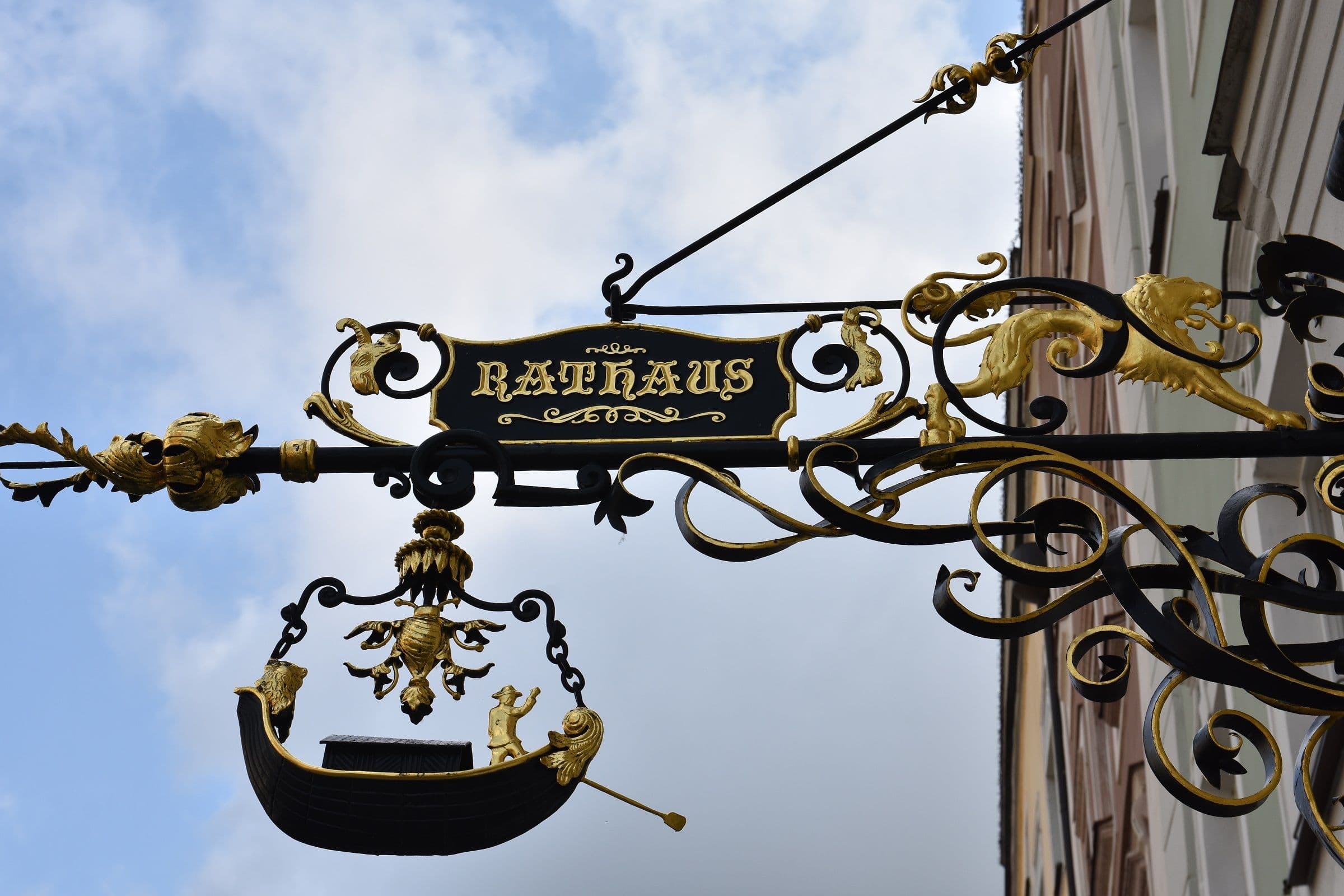 Bild eines gesperrten Wasserpfads und Fahrradunterführungen entlang der Schutter