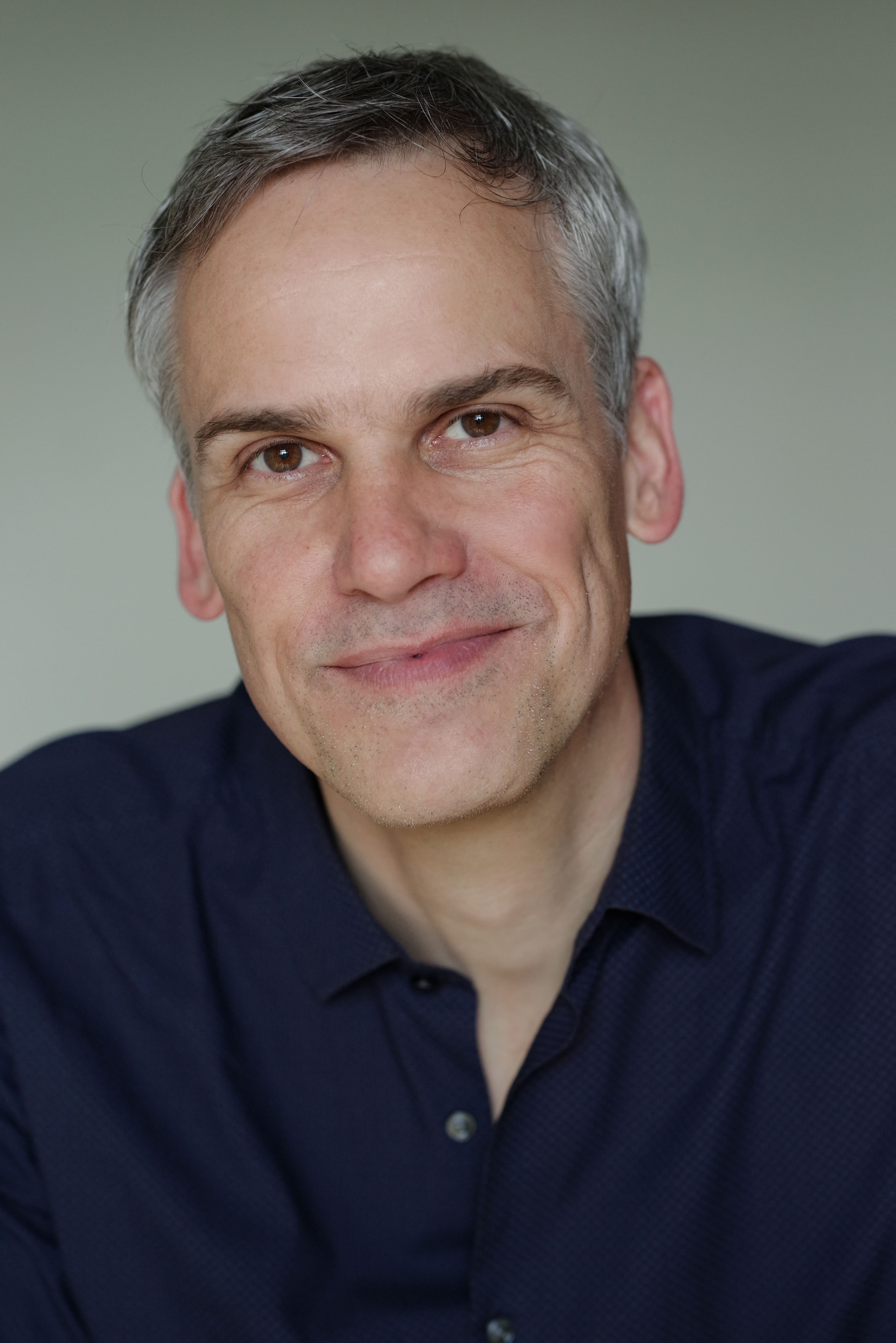 Arbeiten beginnen nach Hangrutsch am Wanderparkplatz zwischen Felderbachstraße und Fellerstraße in Hattingen, um die Böschung zu stabilisieren und langfristig zu sichern.