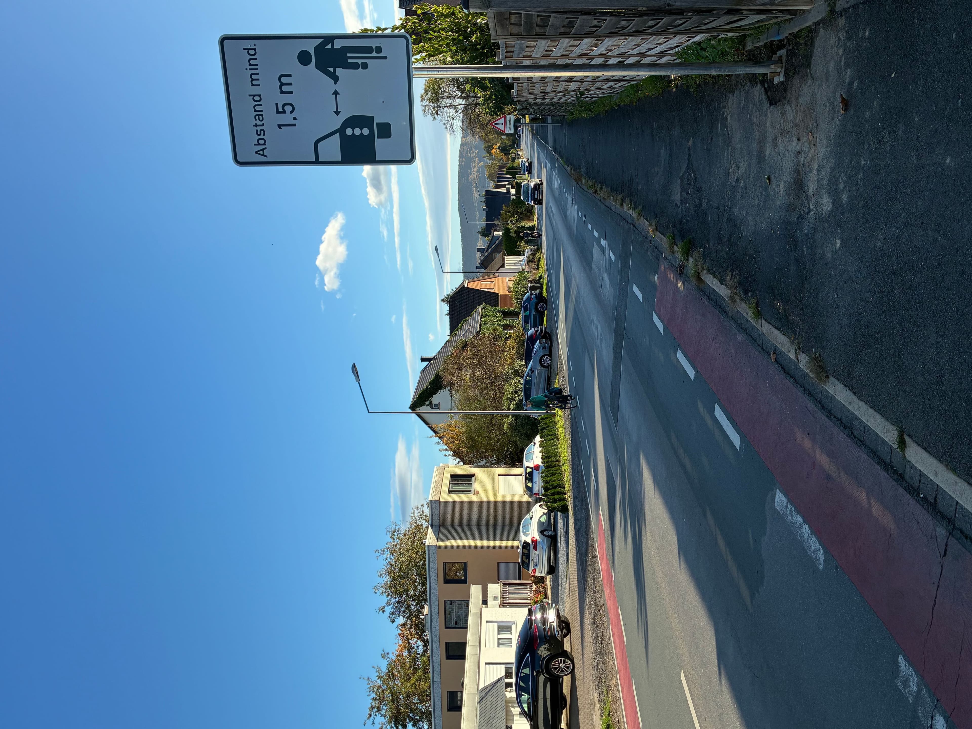 Neue Schilder in Minden erinnern an Überholabstand zu Radfahrenden an Kutenhauser Straße und Wittelsbacherallee.