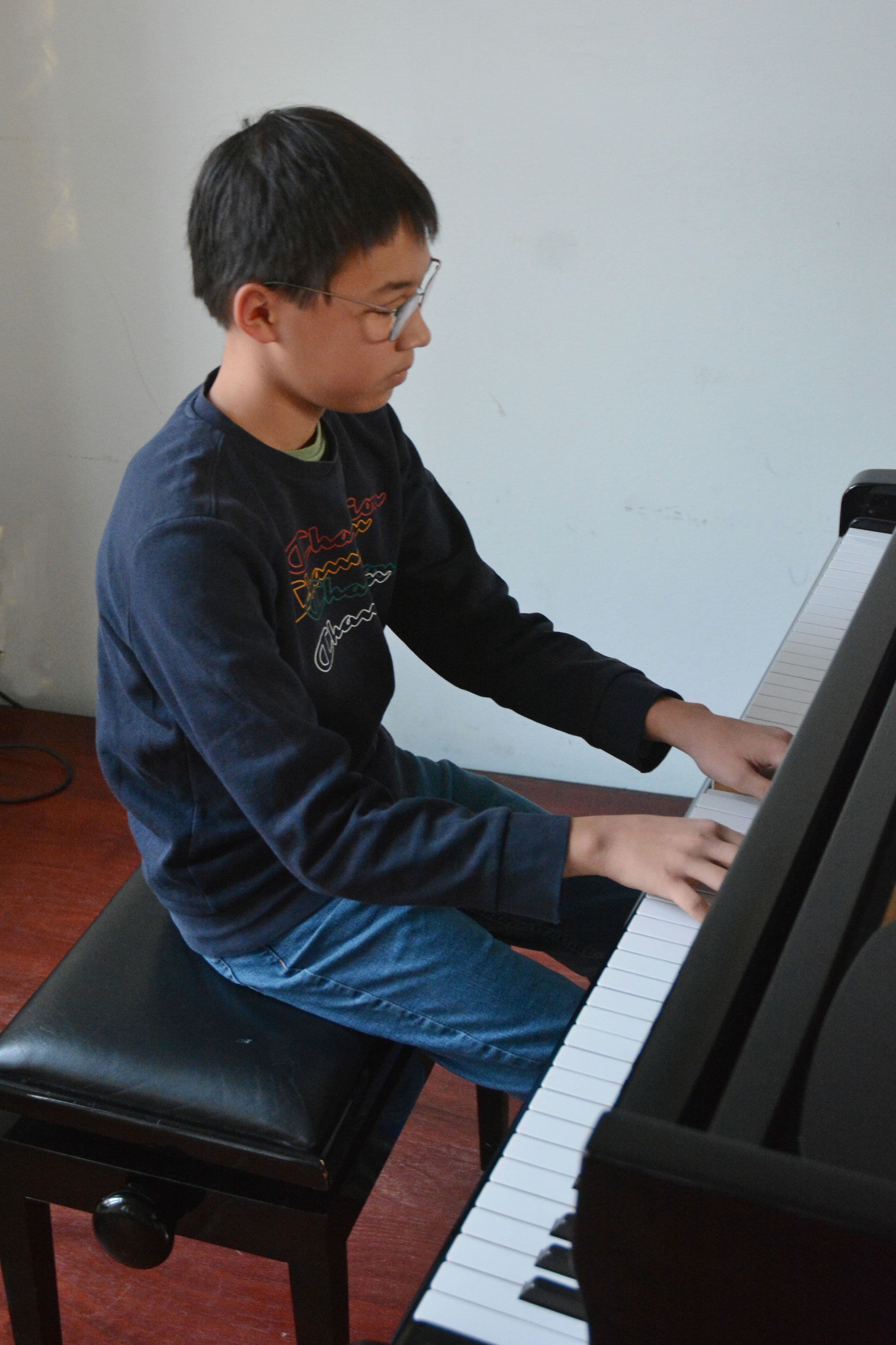 Alexander Hadjakos ĂĽberzeugt beim Regionalwettbewerb 'Jugend musiziert' mit dem Klavierspiel und gewinnt einen ersten Preis. Alexander Hadjakos ĂĽberzeugt beim Regionalwettbewerb 'Jugend musiziert' mit dem Klavierspiel und gewinnt einen ersten Preis.