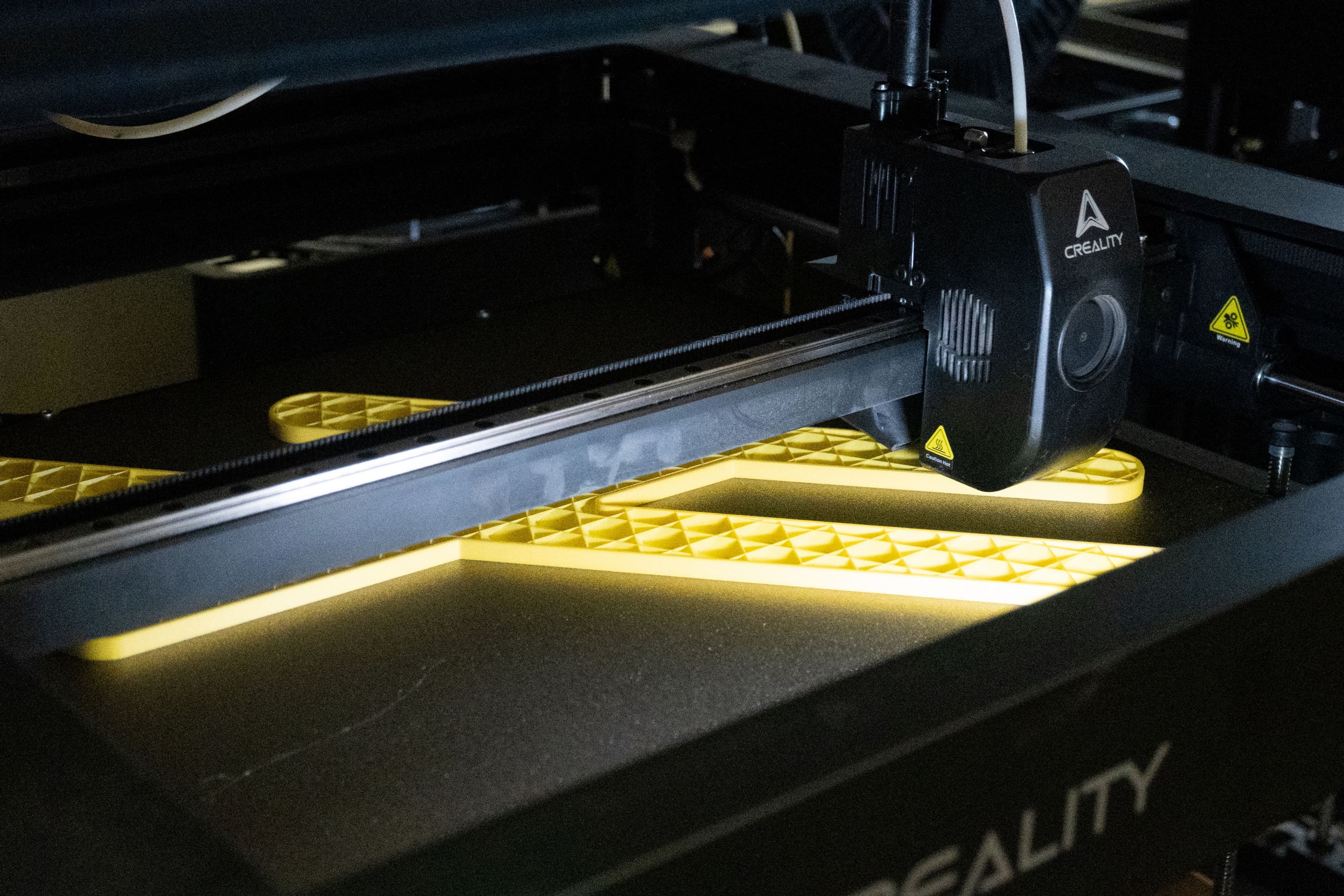 OB Hans-Jörg Henle besucht die Gründer von AllgäuTec in Leutkirch, begleitet von Tobias Pflug.