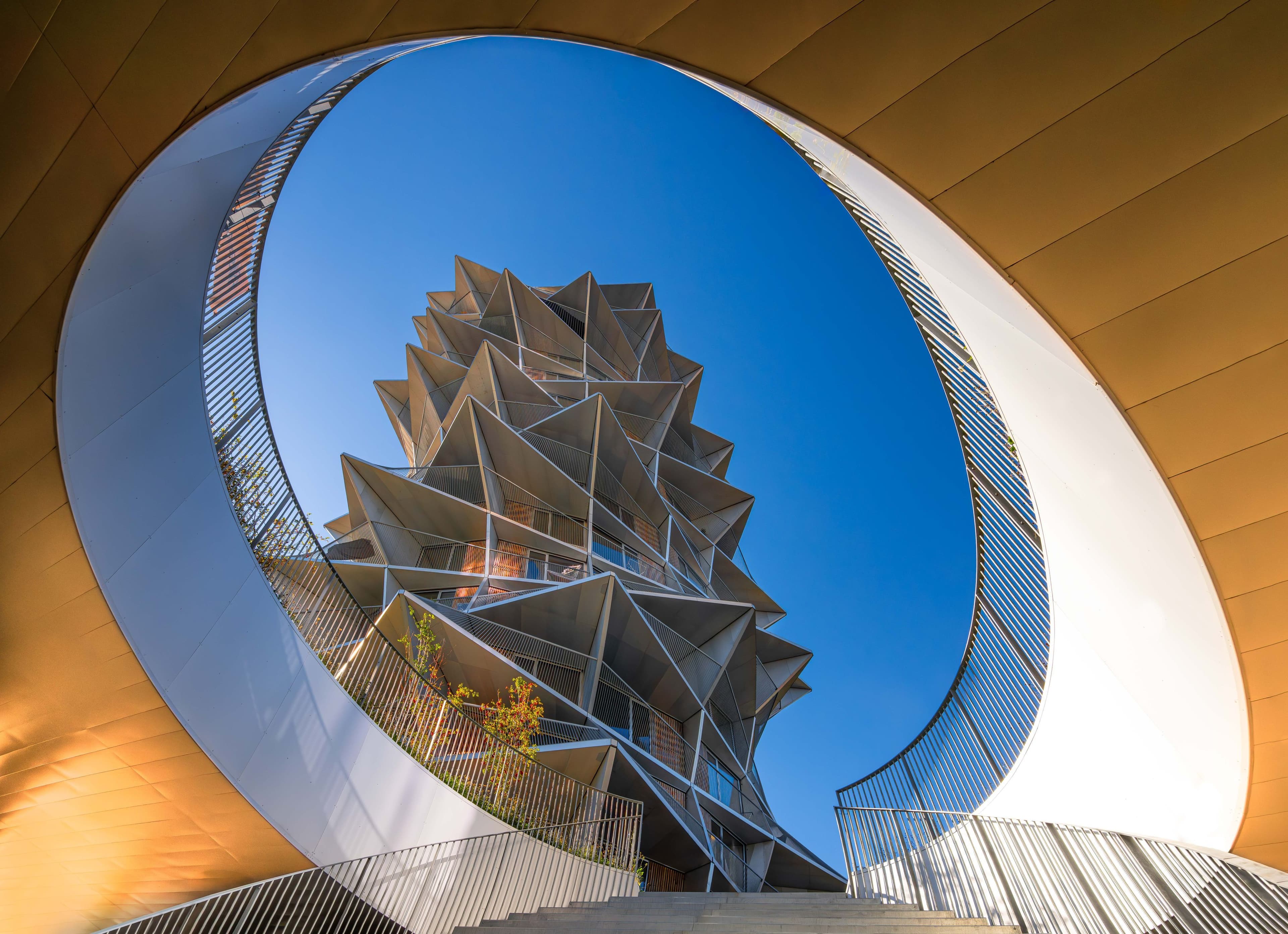 Fotografien aus Kopenhagen von Mitgliedern des Fotoclubs Schleswig in einer Ausstellung im Stadtmuseum Schleswig.