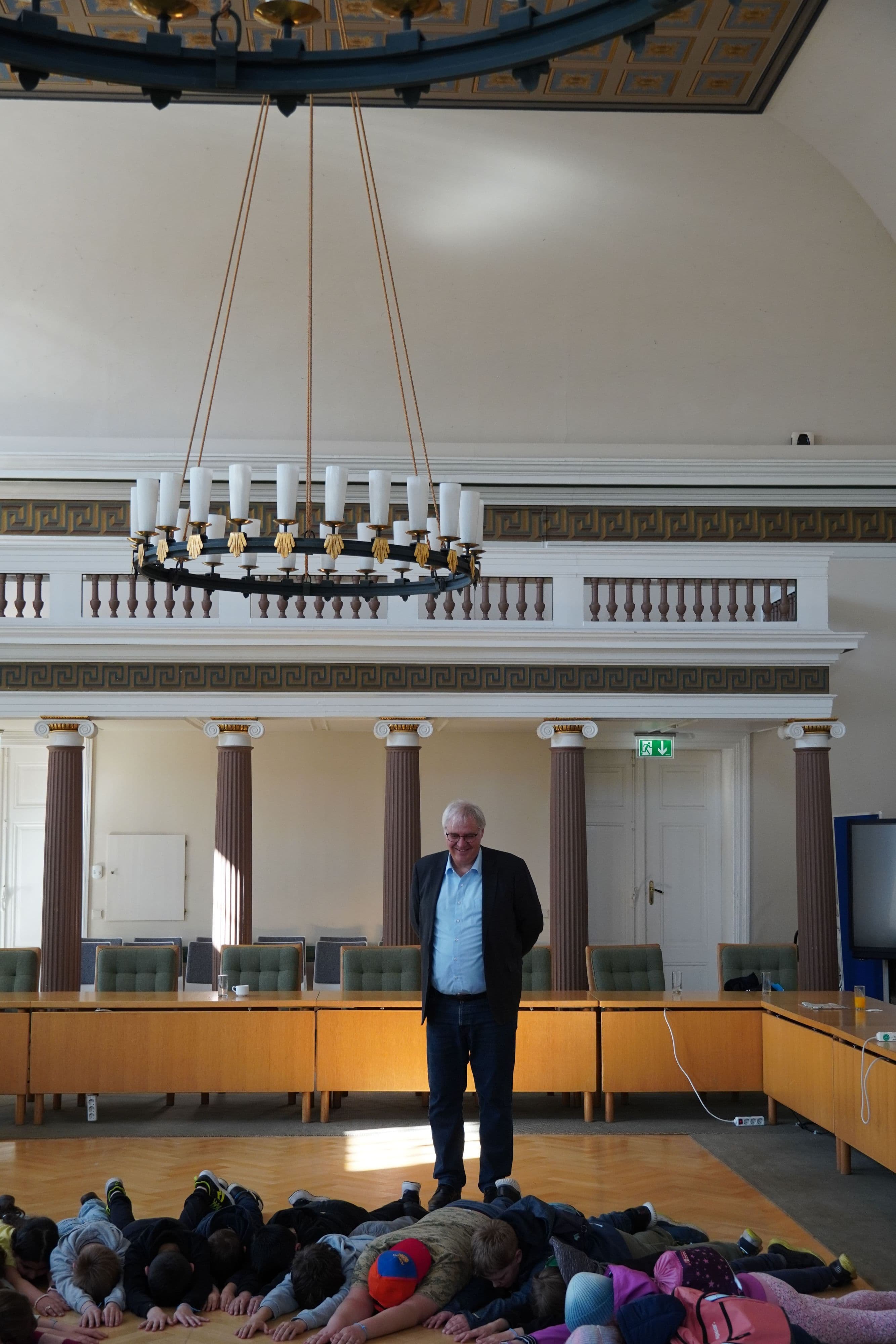 SchĂĽler aus Wilhelminenschule im Rathaus | Symbolbild