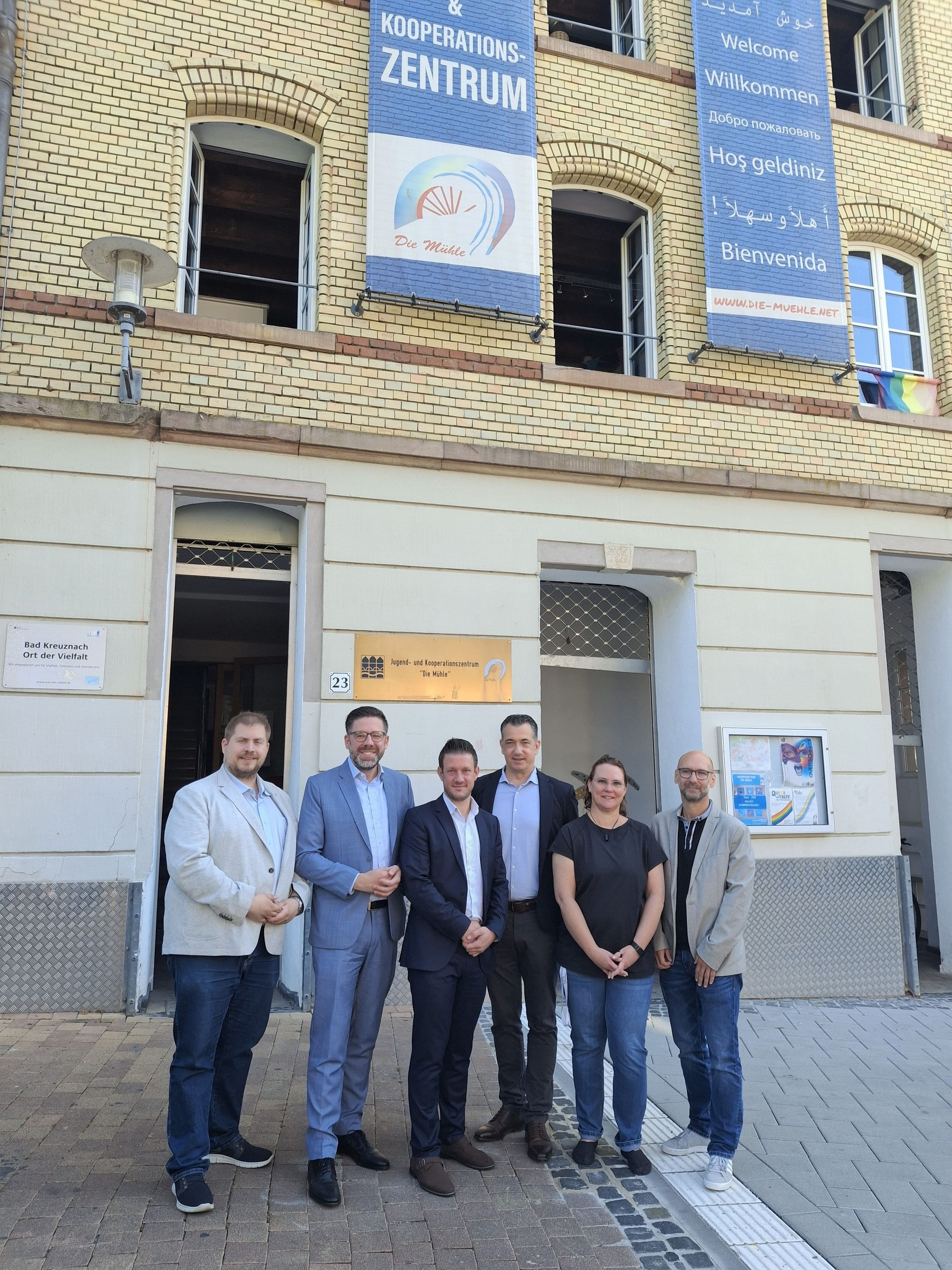 Delegation besucht das Jugendzentrum 'Die Mühle' anlässlich der Sommertour der FDP-Fraktion.