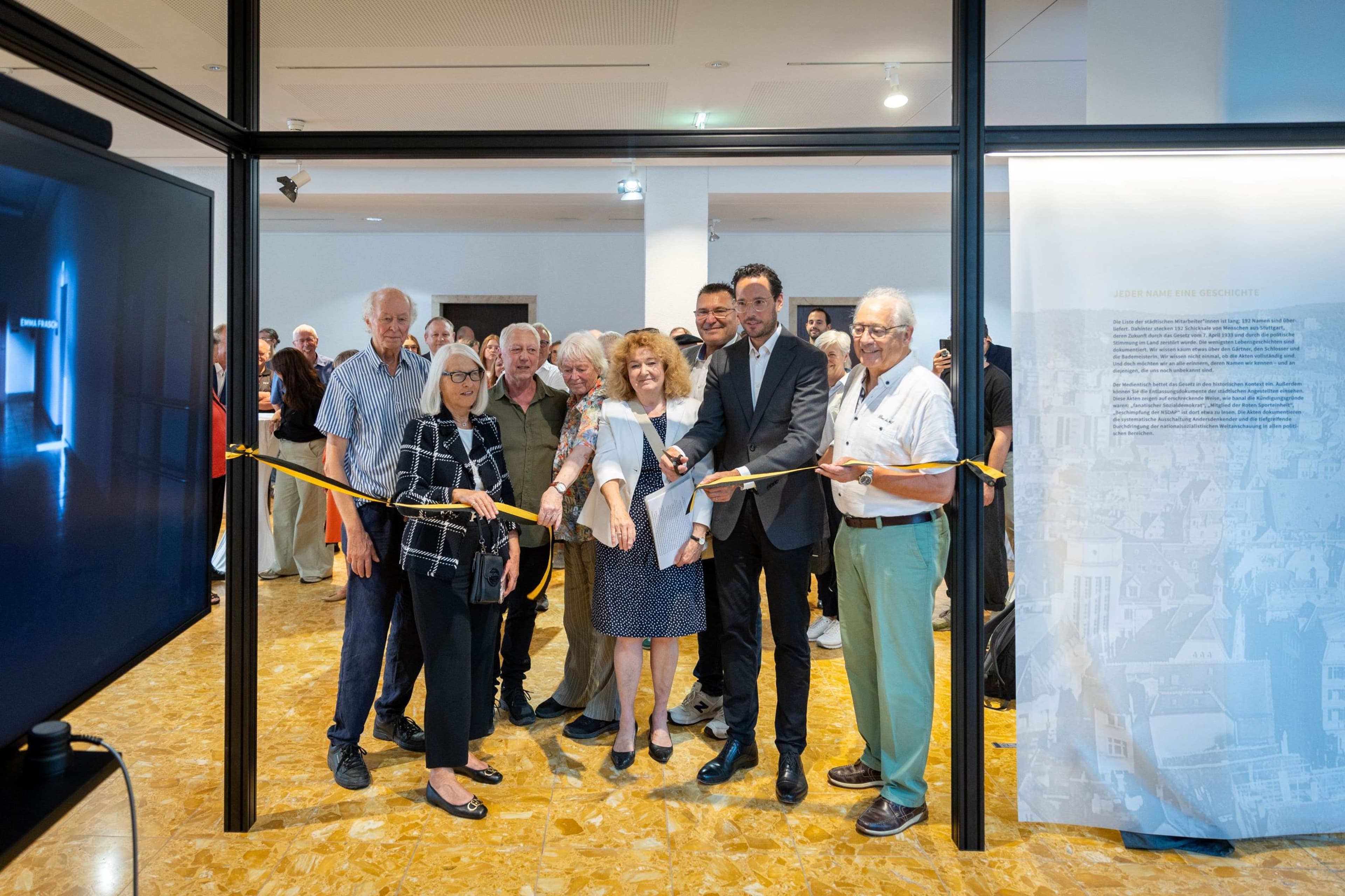 Erinnerung im Licht: NS-Schicksale im Rathaus | Symbolbild