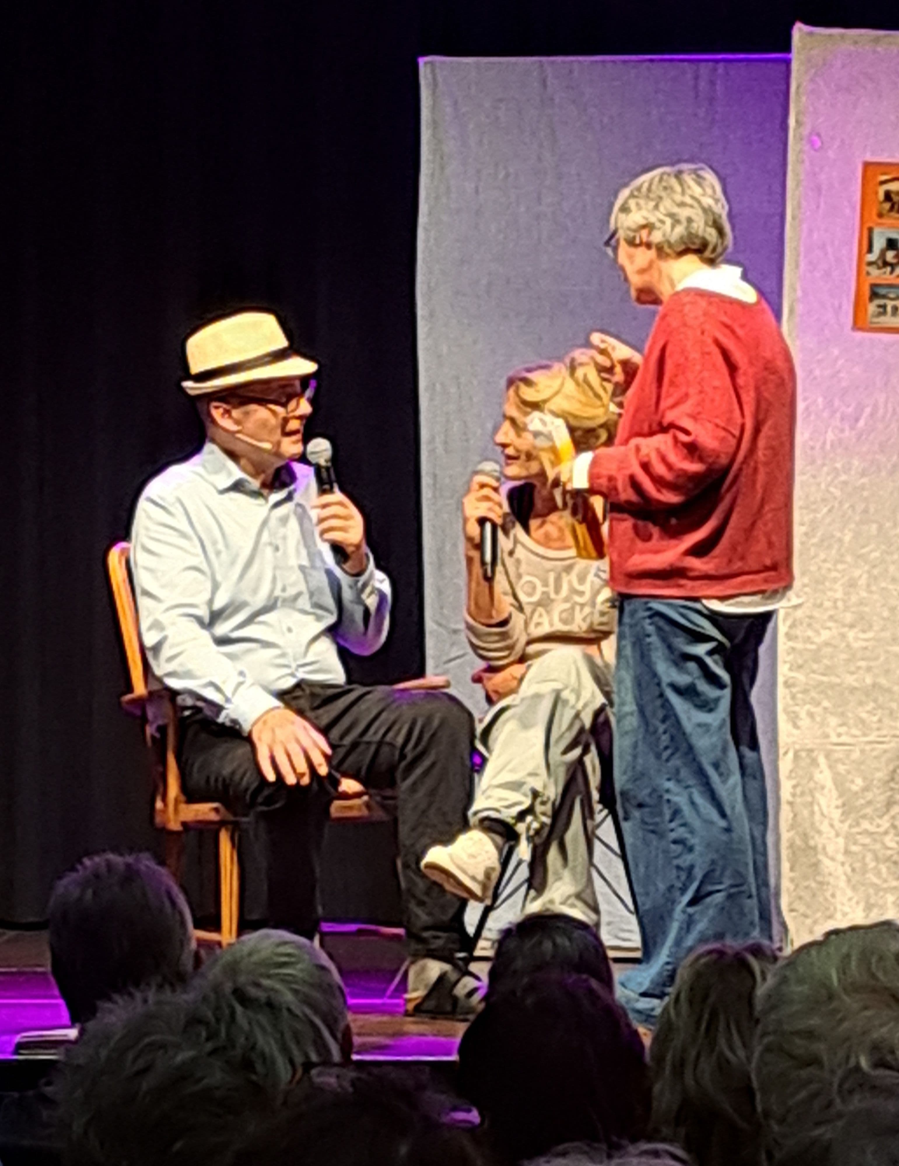 Interaktiver Theaterabend "Ich will hier nicht mehr bleiben" visualisiert Herausforderungen im Umgang mit Demenz.