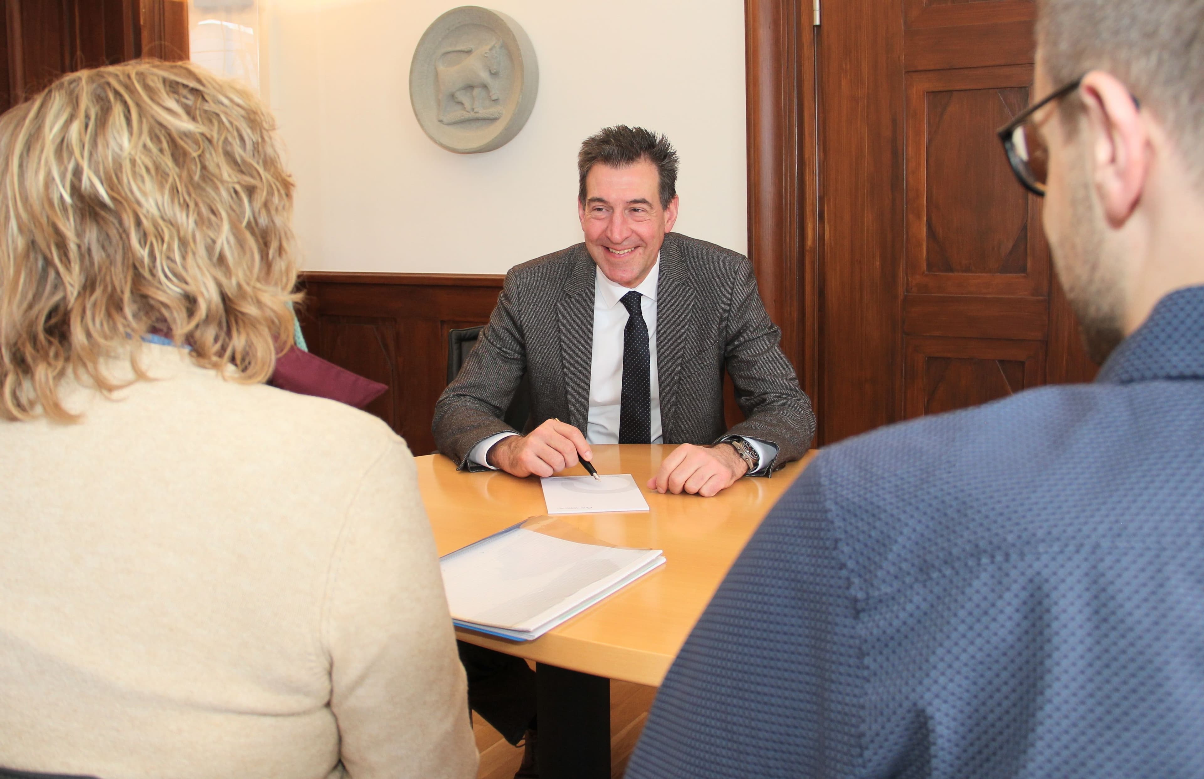 Die kommende Bürgersprechstunde des Oberbürgermeisters findet am Mittwoch, 5. Februar im Rathaus statt und bietet Bürgern die Möglichkeit, Anliegen direkt zu besprechen.