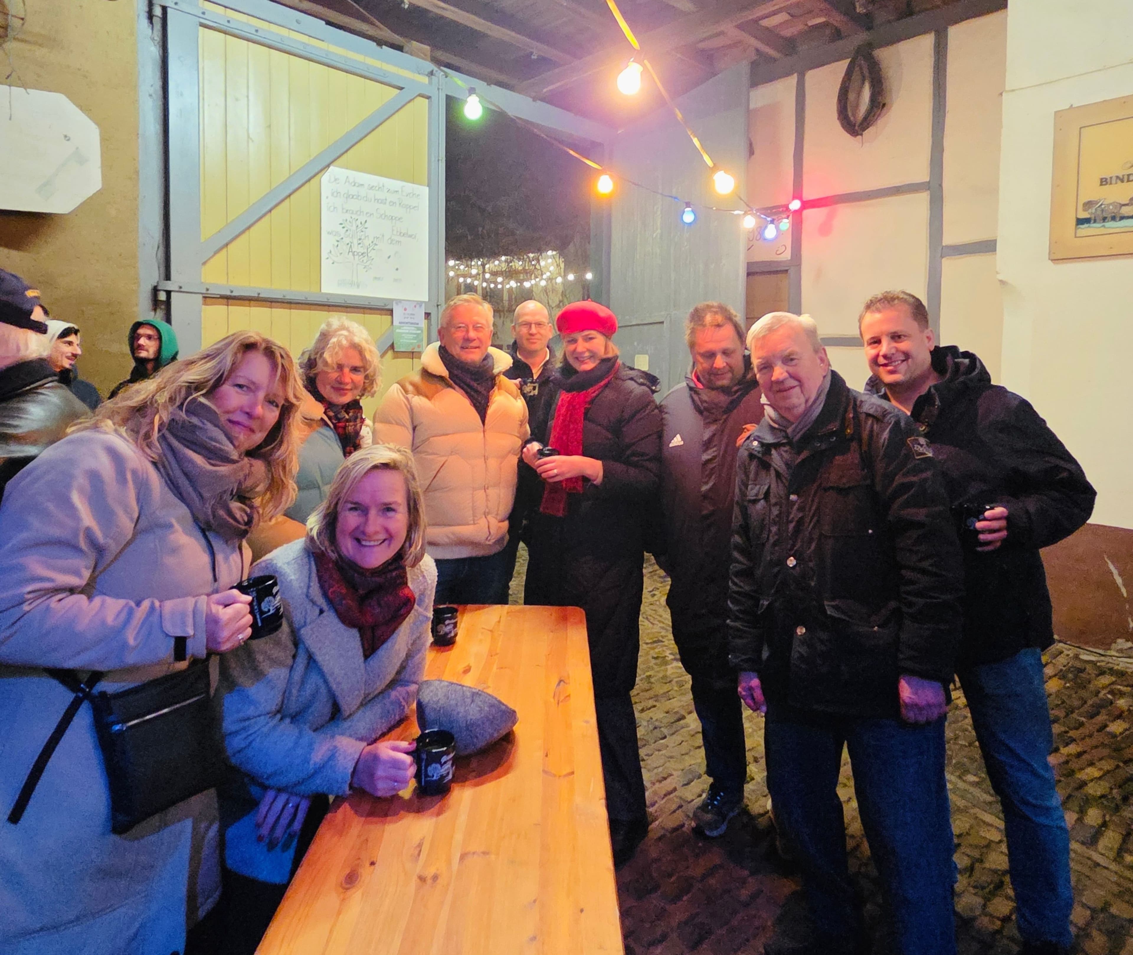 Bürgermeisterin Antje Runge und Delegation aus Ursem beim Nikolausfest in der Gartenstraße.