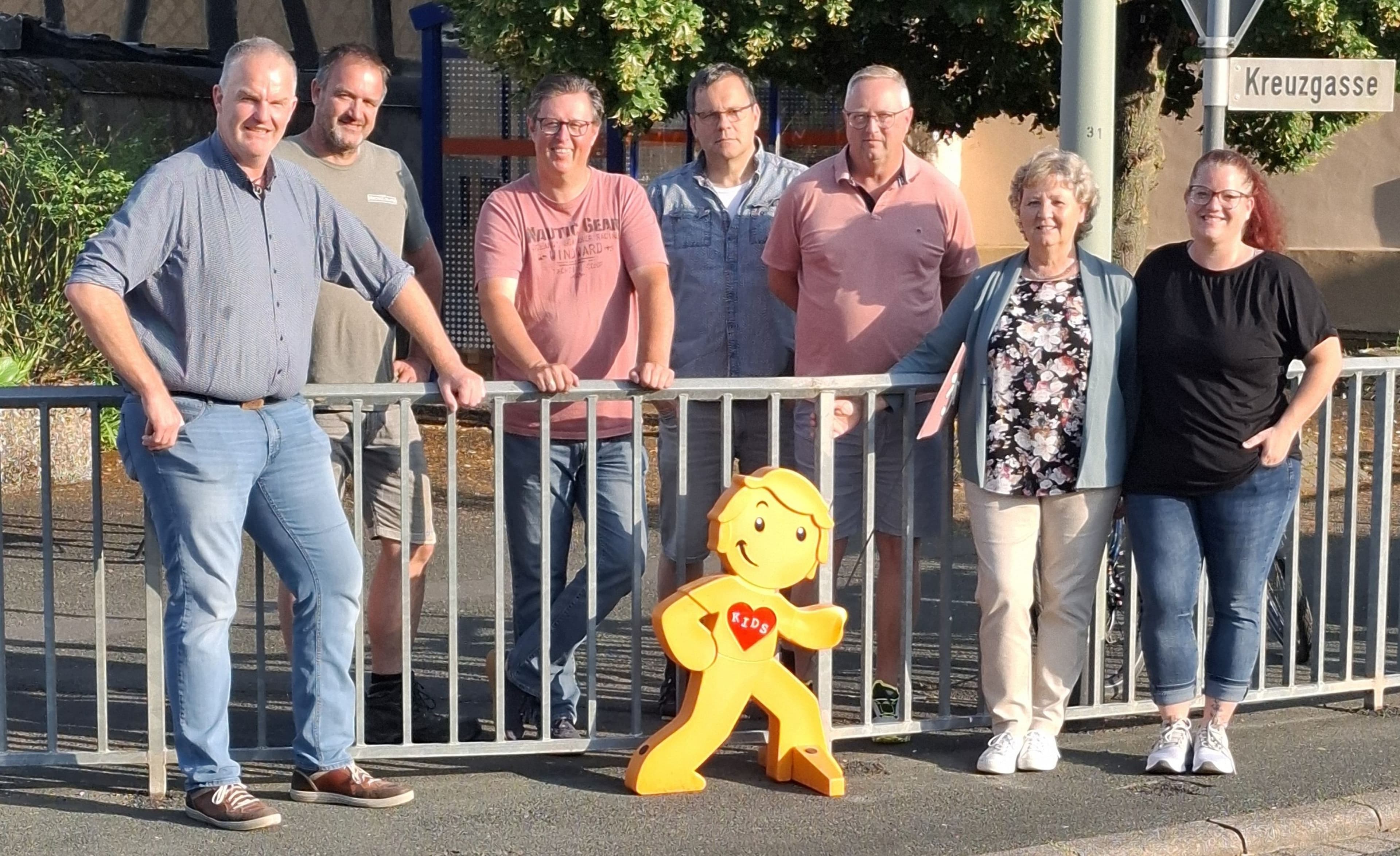 Der Ortsbeirat Nauheim und Silvia Scheu-Menzer präsentieren einen neuen Streetbuddy.