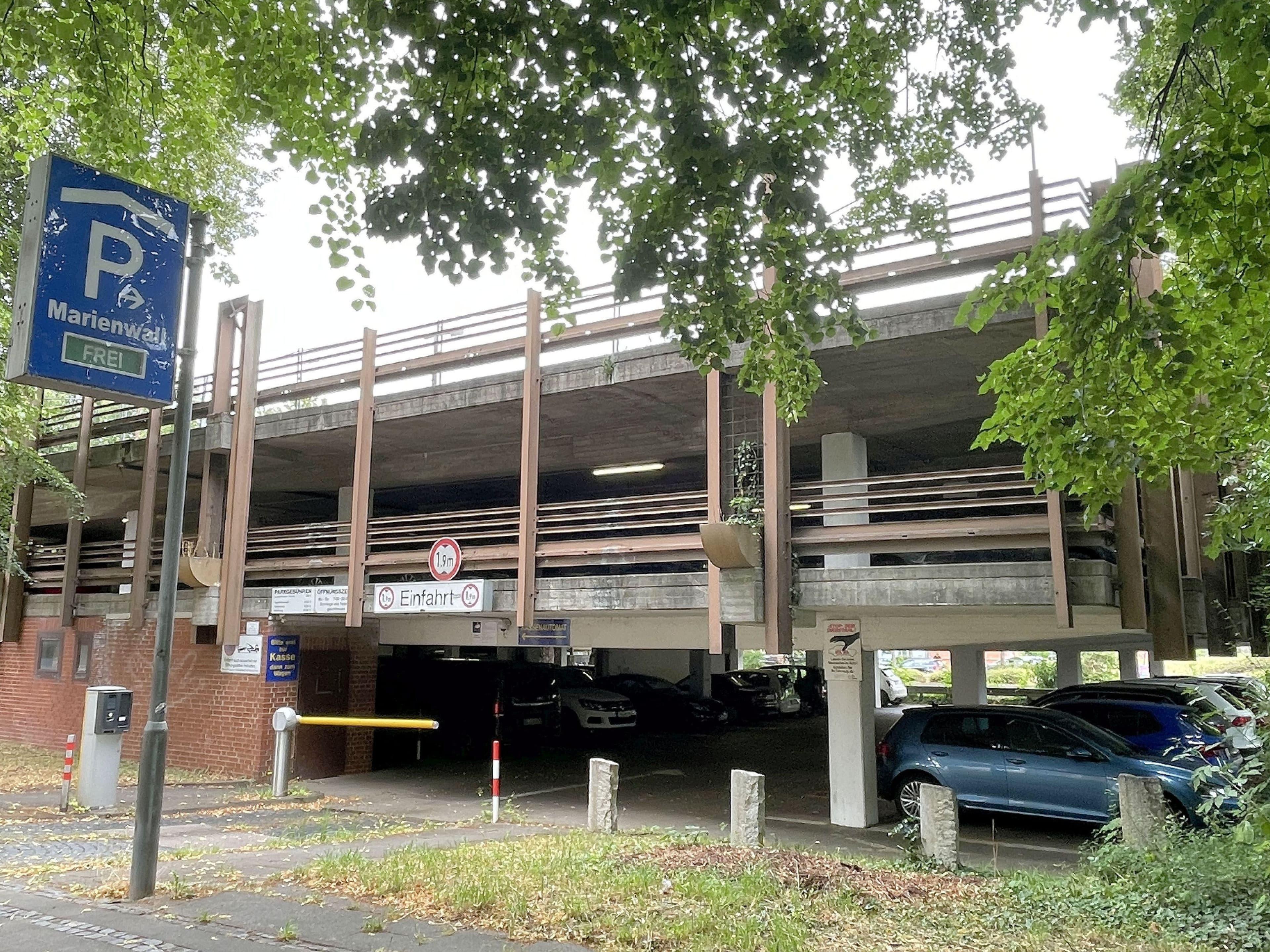 Parkhaus Marienwall aus den 1970er Jahren steht vor dem Abriss und soll durch einen modernen Neubau ersetzt werden.