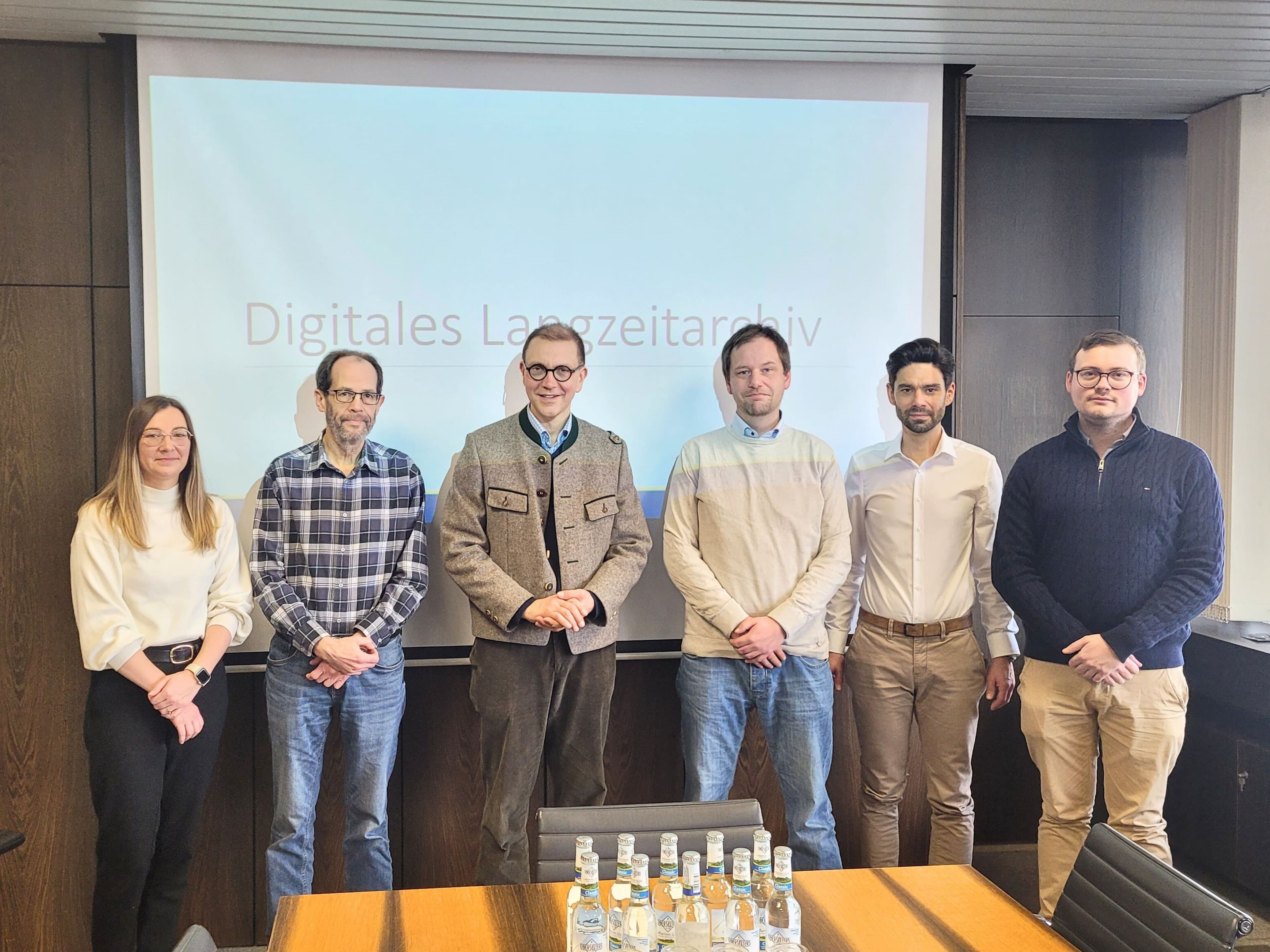 Vorstellung des digitalen Langzeitarchivs mit Vertreter:innen der Stadt St. Ingbert und des Landesarchivs. Vorstellung des digitalen Langzeitarchivs mit Vertreter:innen der Stadt St. Ingbert und des Landesarchivs.