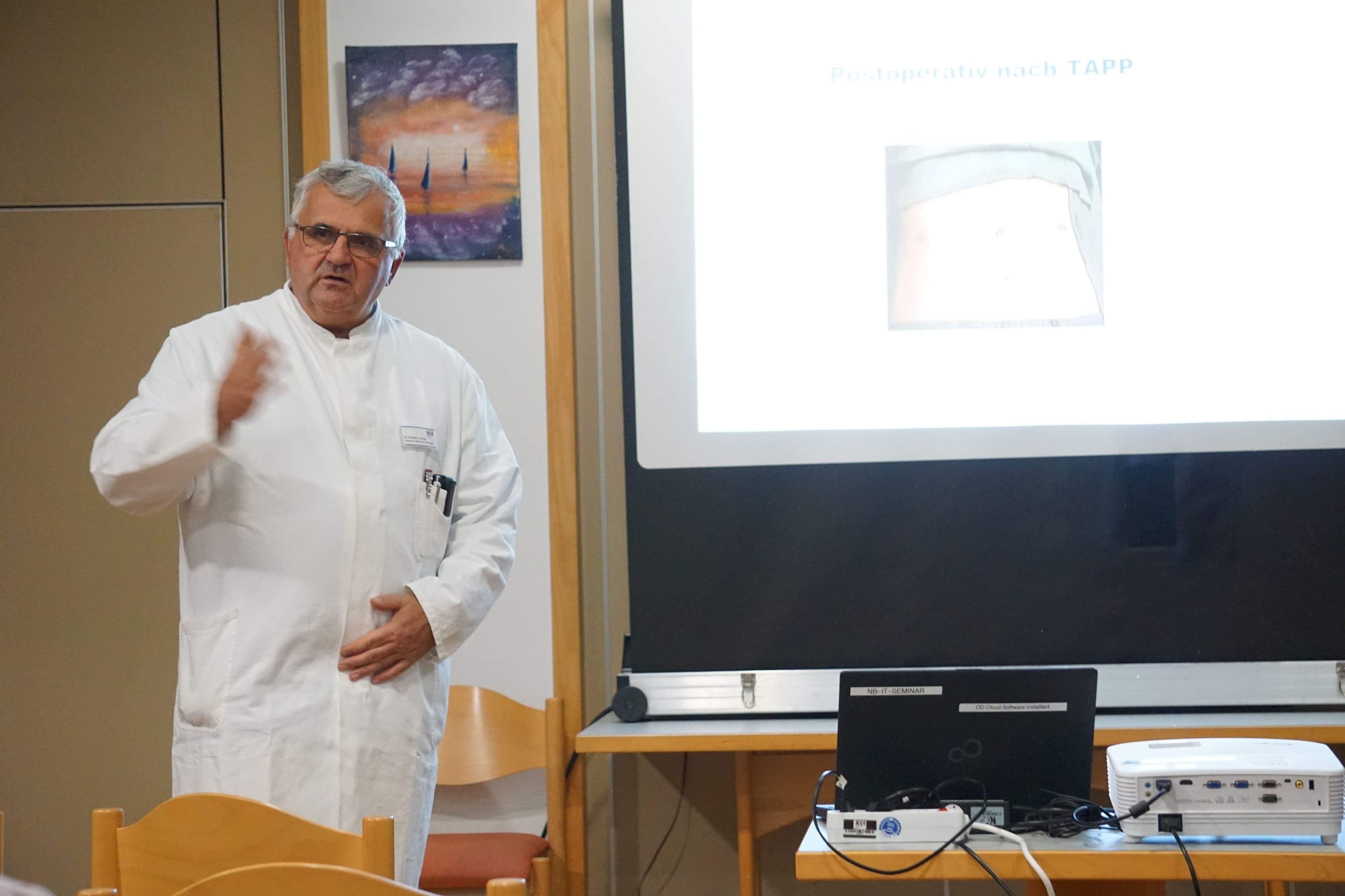 Dr. Steffen Lancee informiert über Behandlungsmethoden bei Hernien am zertifizierten Hernienzentrum Alsfeld.