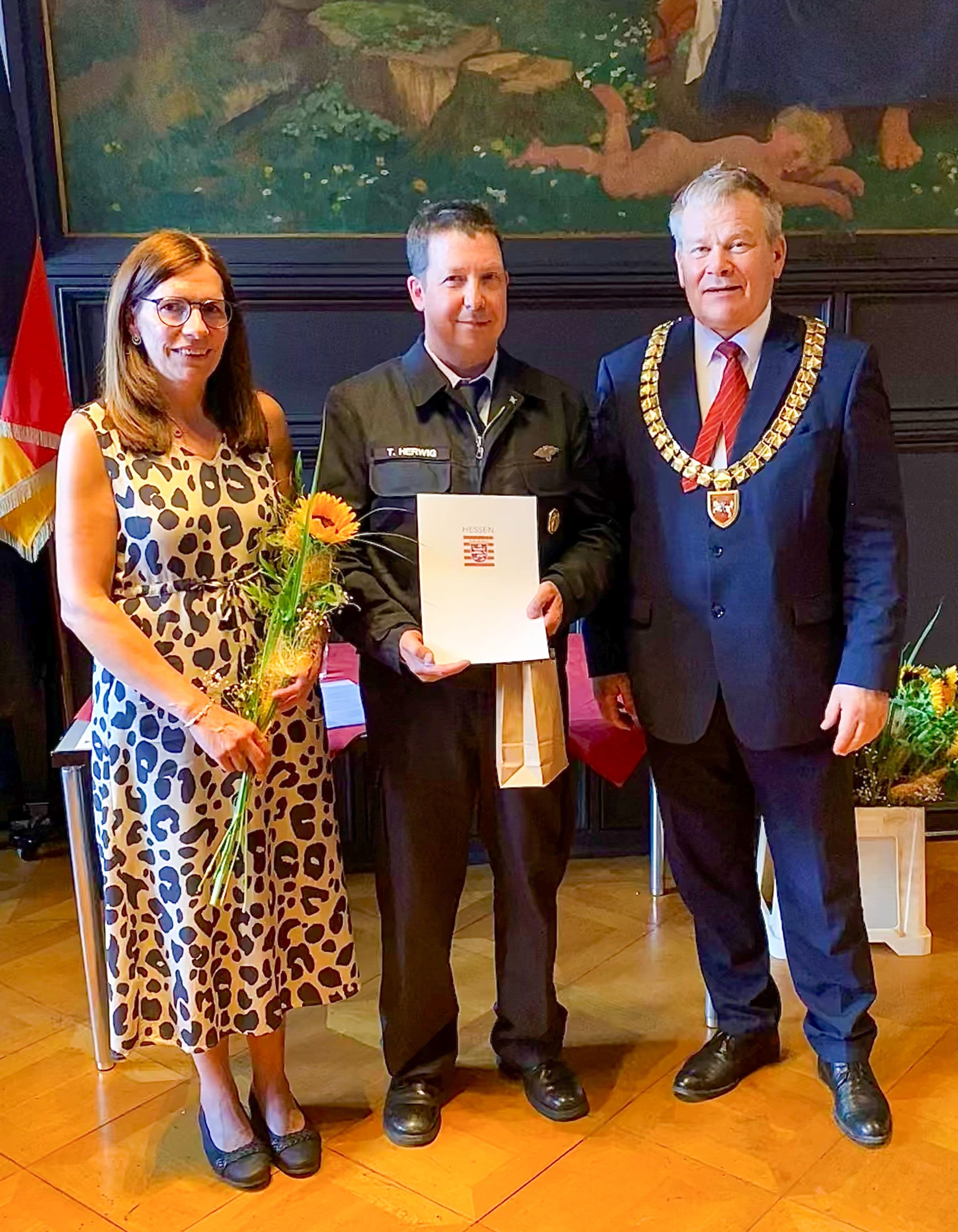 Oberbürgermeister Dr. Spies ehrt Thomas Herwig für sein langjähriges Engagement in Moischt.