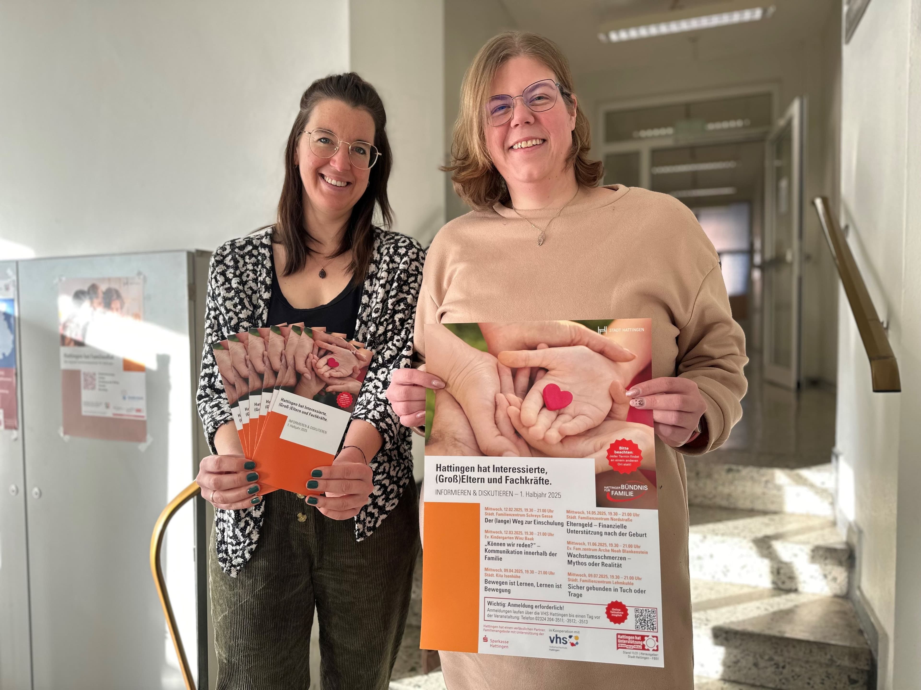 Die neue Veranstaltungsreihe 'Hattingen hat Interessierte' bietet einen offenen Austausch für (Groß-)Eltern und Fachkräfte in den Hattinger Kitas, um praxisnahe Themen und wertvolle Anregungen für den Alltag zu besprechen.