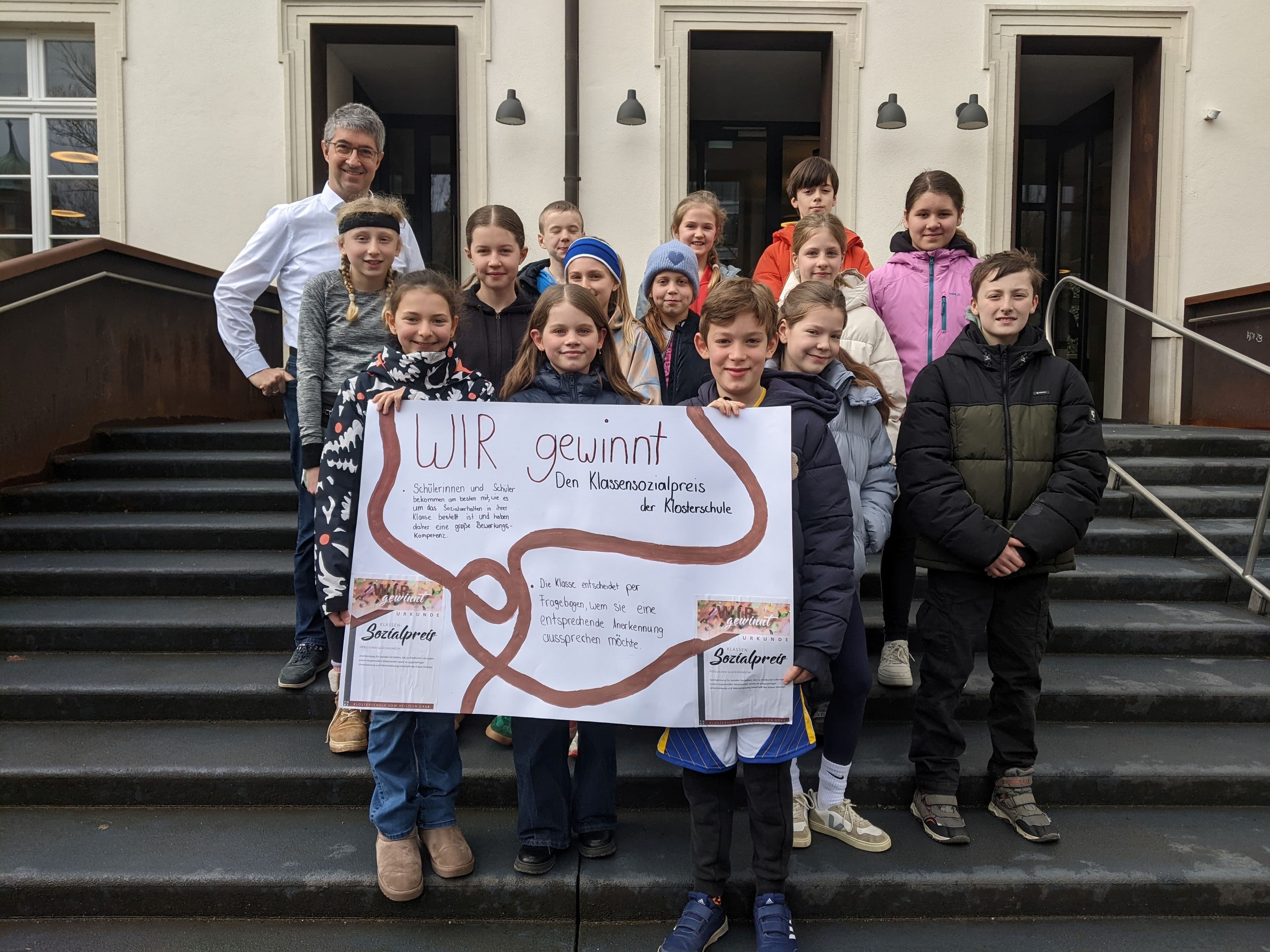 Verleihung des Sozialpreises 'Wir gewinnt' an Schülerinnen und Schüler der 5. und 6. Klassen. Verleihung des Sozialpreises 'Wir gewinnt' an Schülerinnen und Schüler der 5. und 6. Klassen.