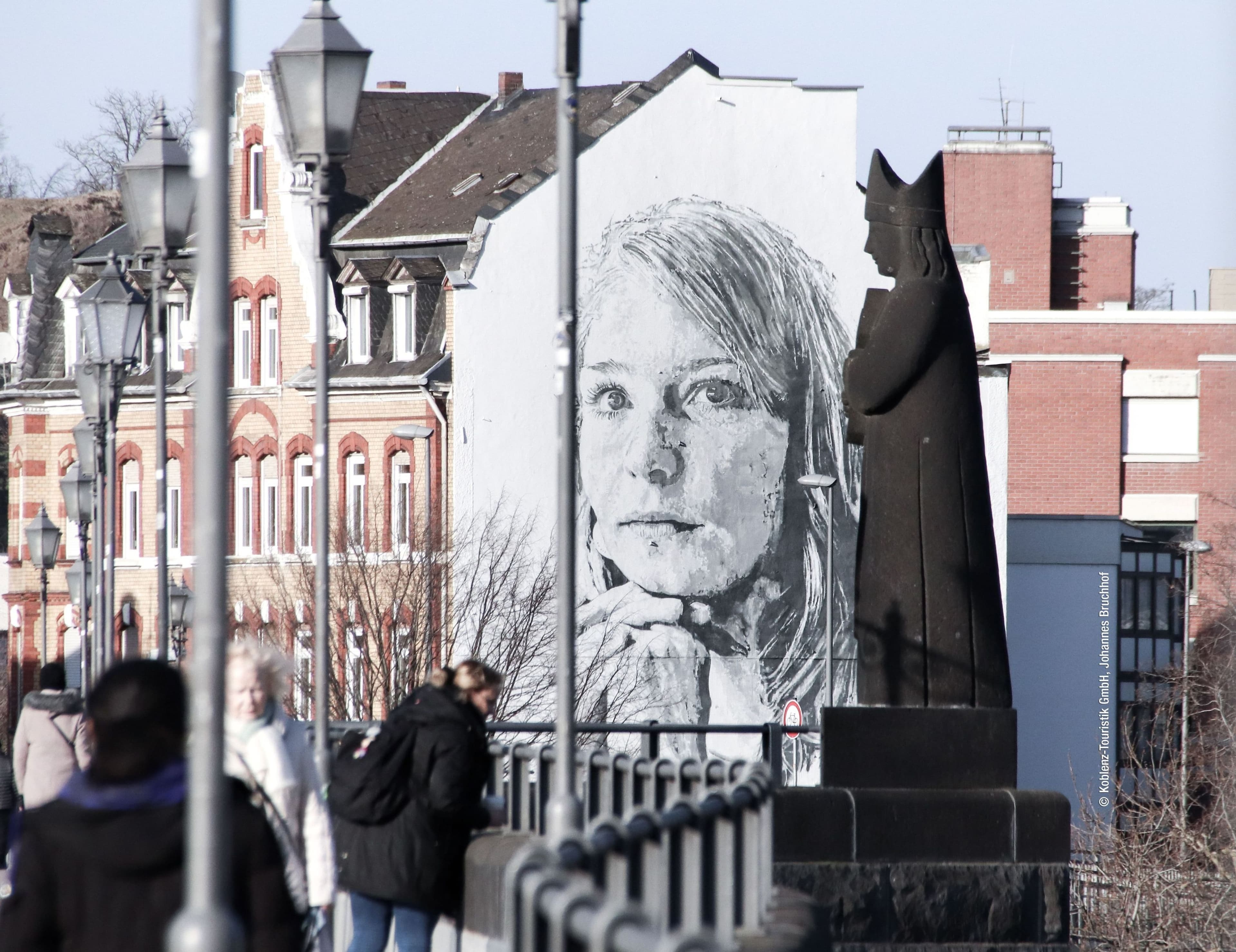 Kunst verbindet: Wandbild an Koblenzer Brücke | Symbolbild