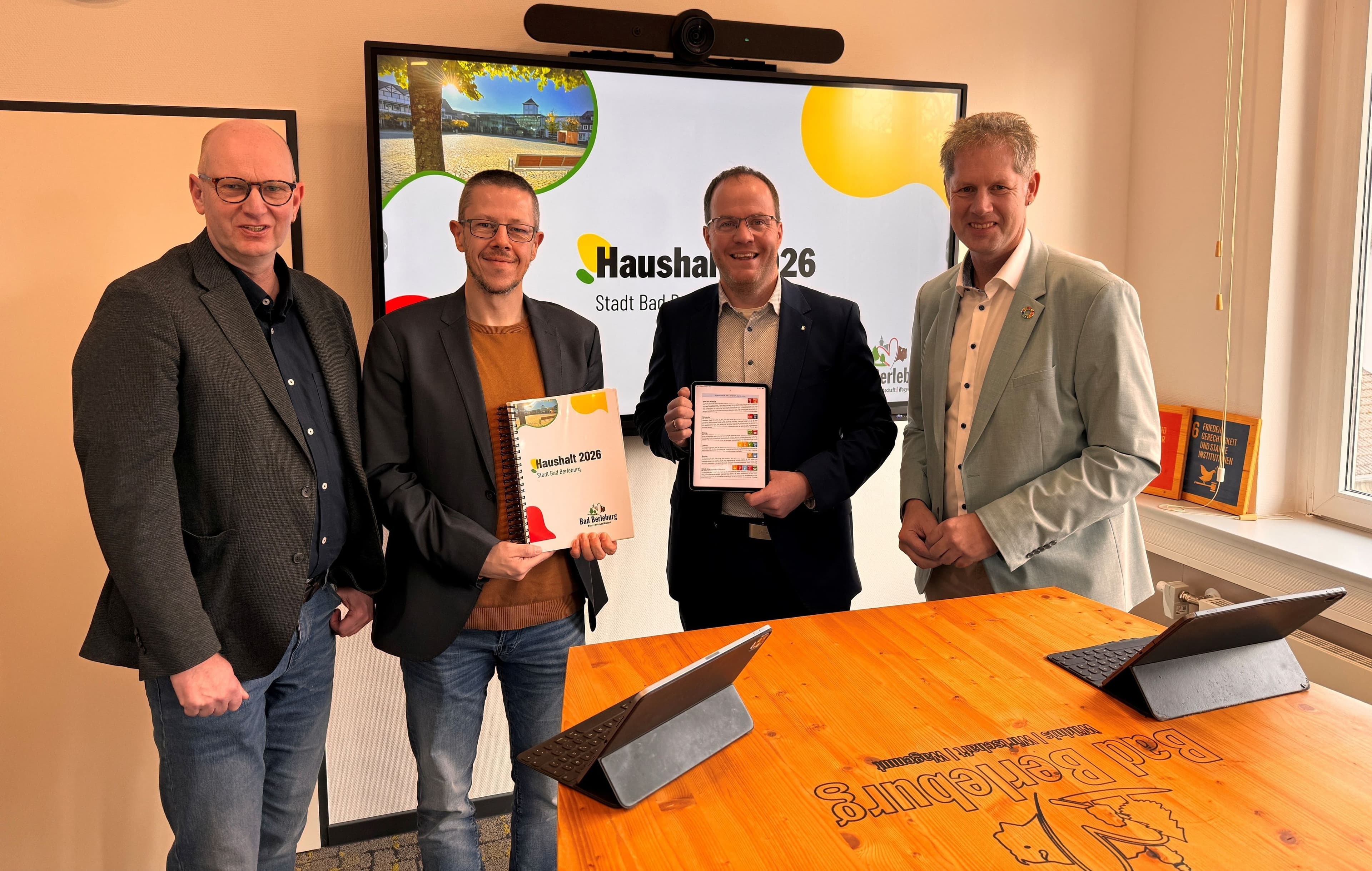 Das Pressefoto zur Haushaltsvorstellung 2026 der Stadt Bad Berleburg.