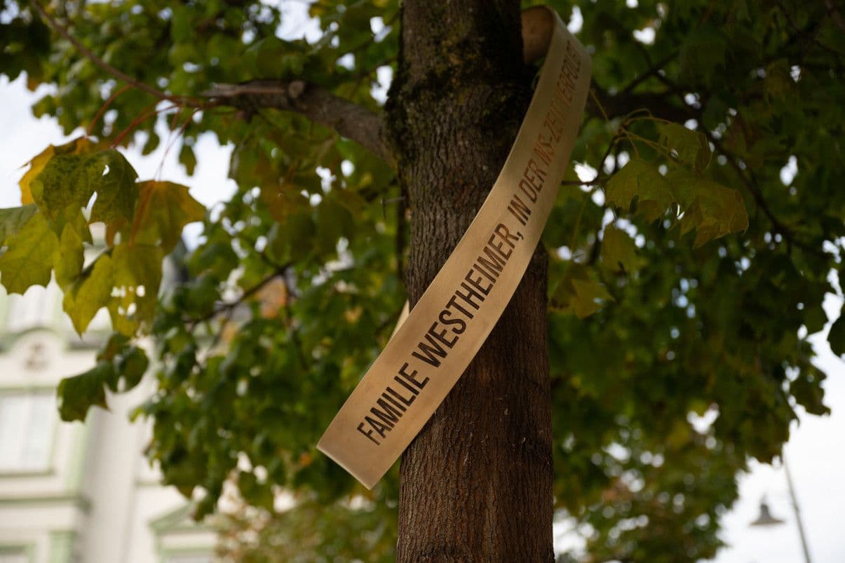 Die Vorstandschaft mit den Geehrten und den Ehrengästen der Betriebssportgemeinschaft Fußball der Stadt Landshut.