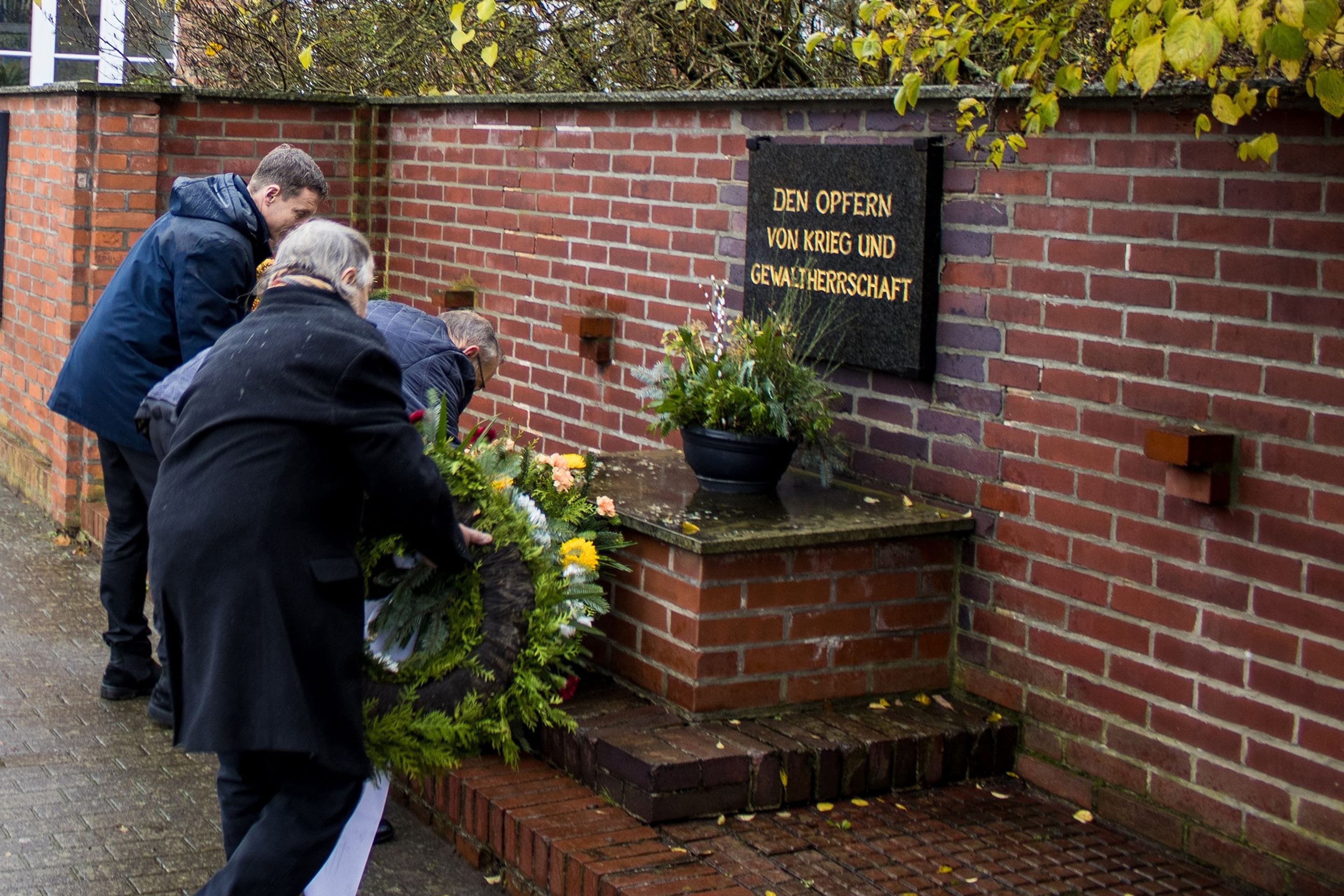 Tangerhütte gedenkt am Volkstrauertag | Symbolbild