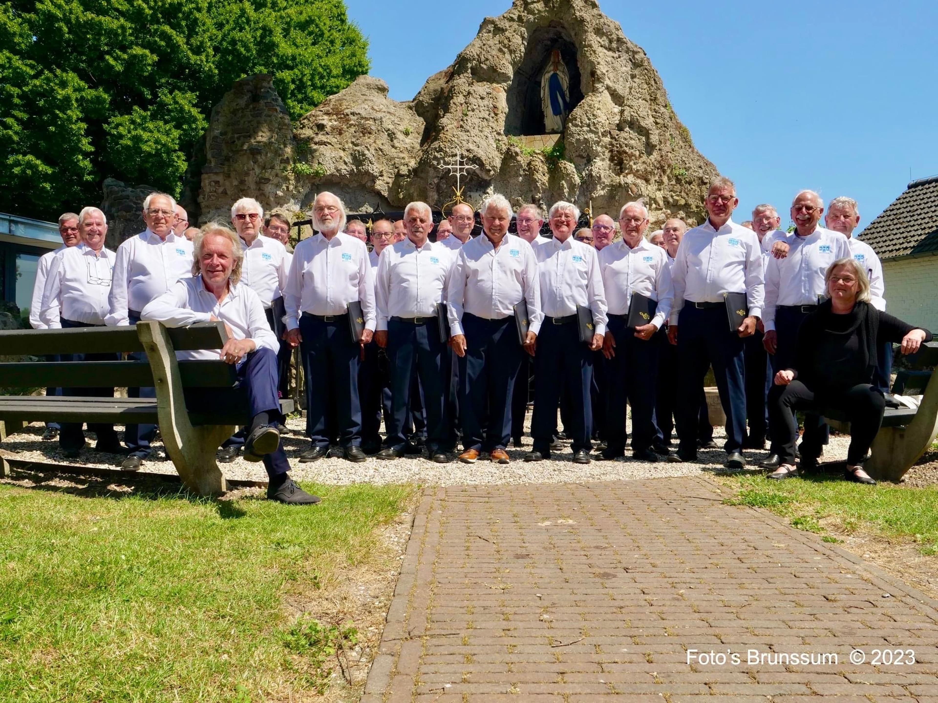 Der Brunssumer Mannenchor RMK 1921 bereitet sich auf sein Konzert im Energeticon vor.