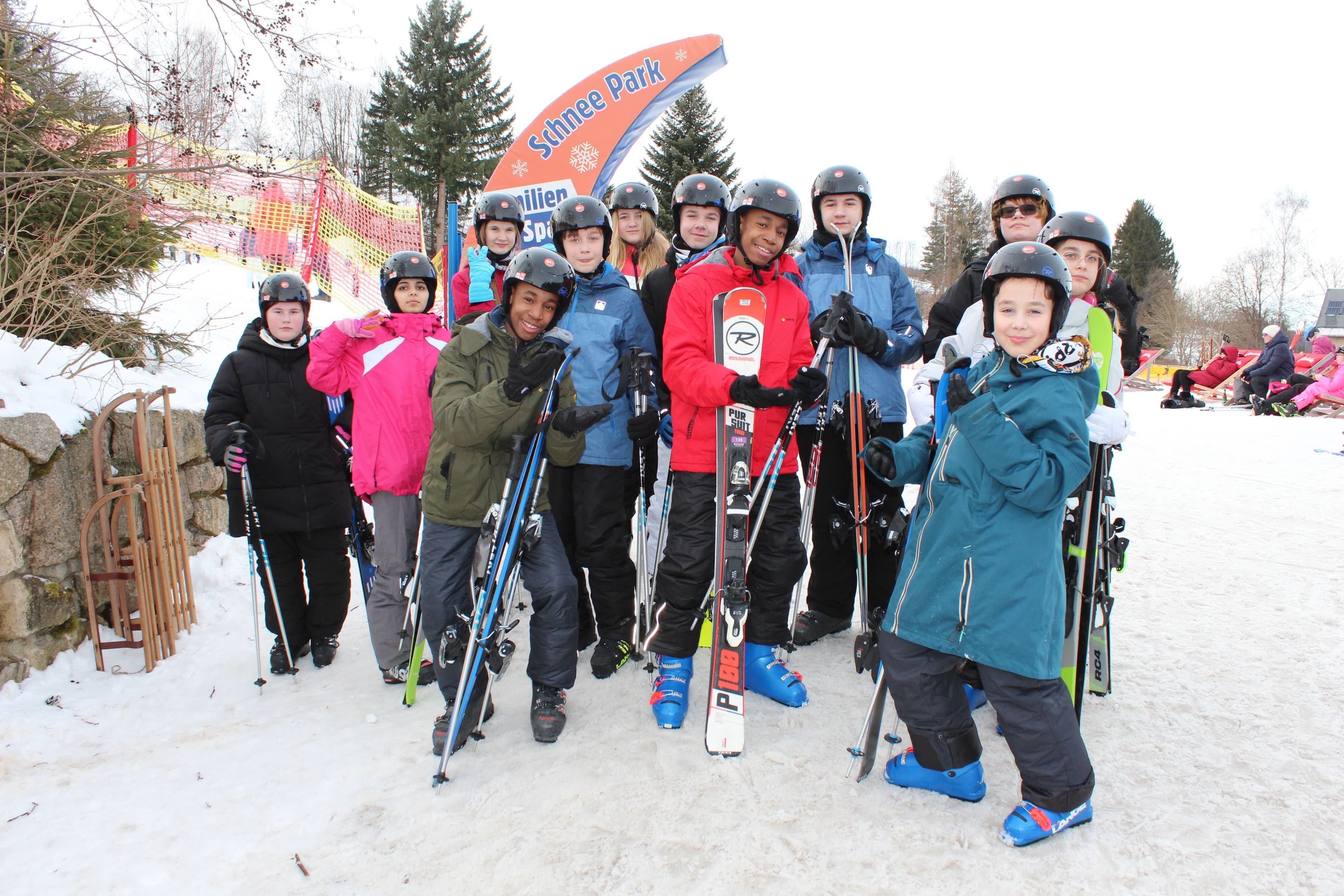 Winterferienprojekt Cottbuser Schulen mit Skikurs, Schlittschuhlaufen und Museumsbesuch. Winterferienprojekt Cottbuser Schulen mit Skikurs, Schlittschuhlaufen und Museumsbesuch.