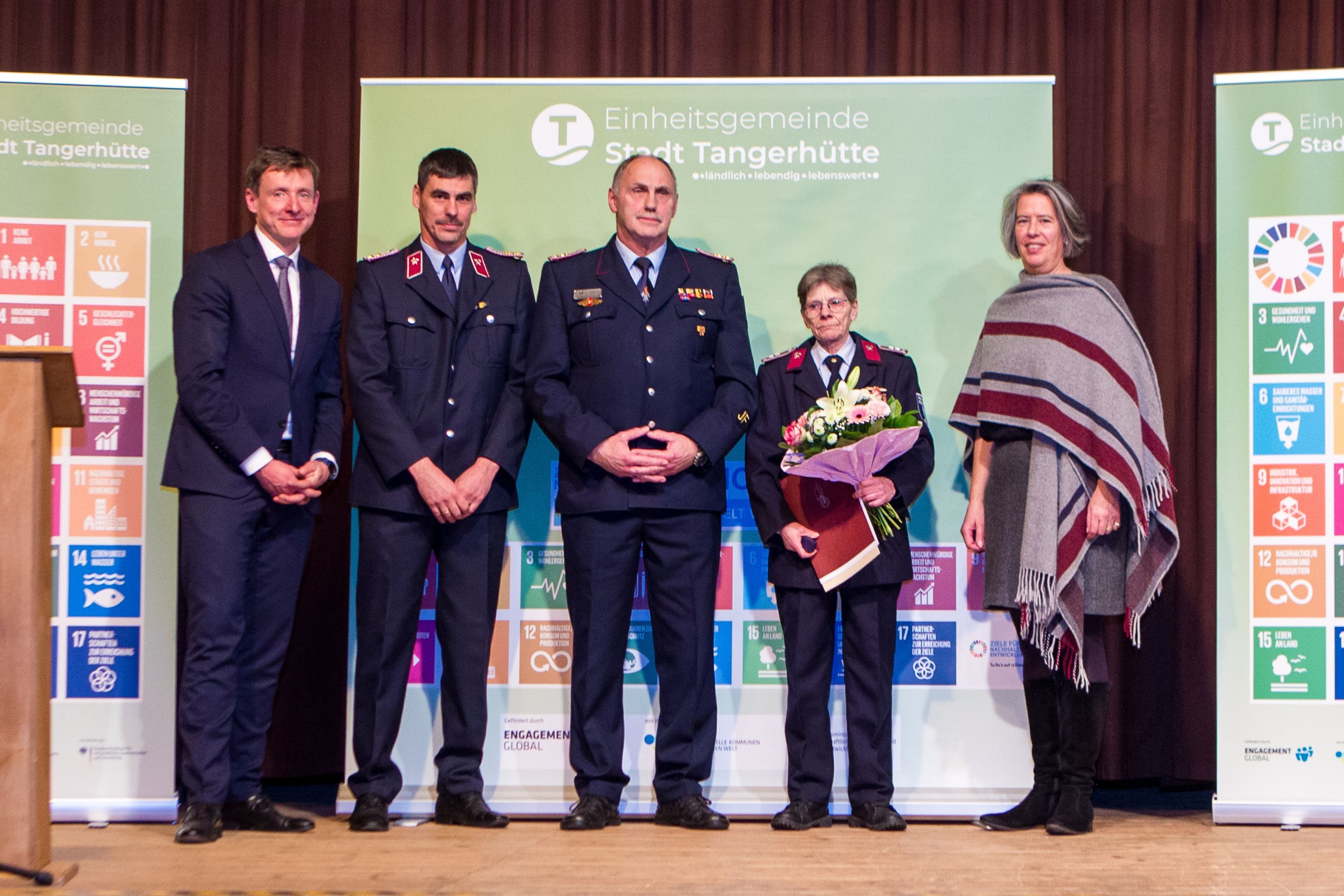 Ehrenamt im Fokus: Tangerhütte ehrt Feuerwehrhelden | Symbolbild