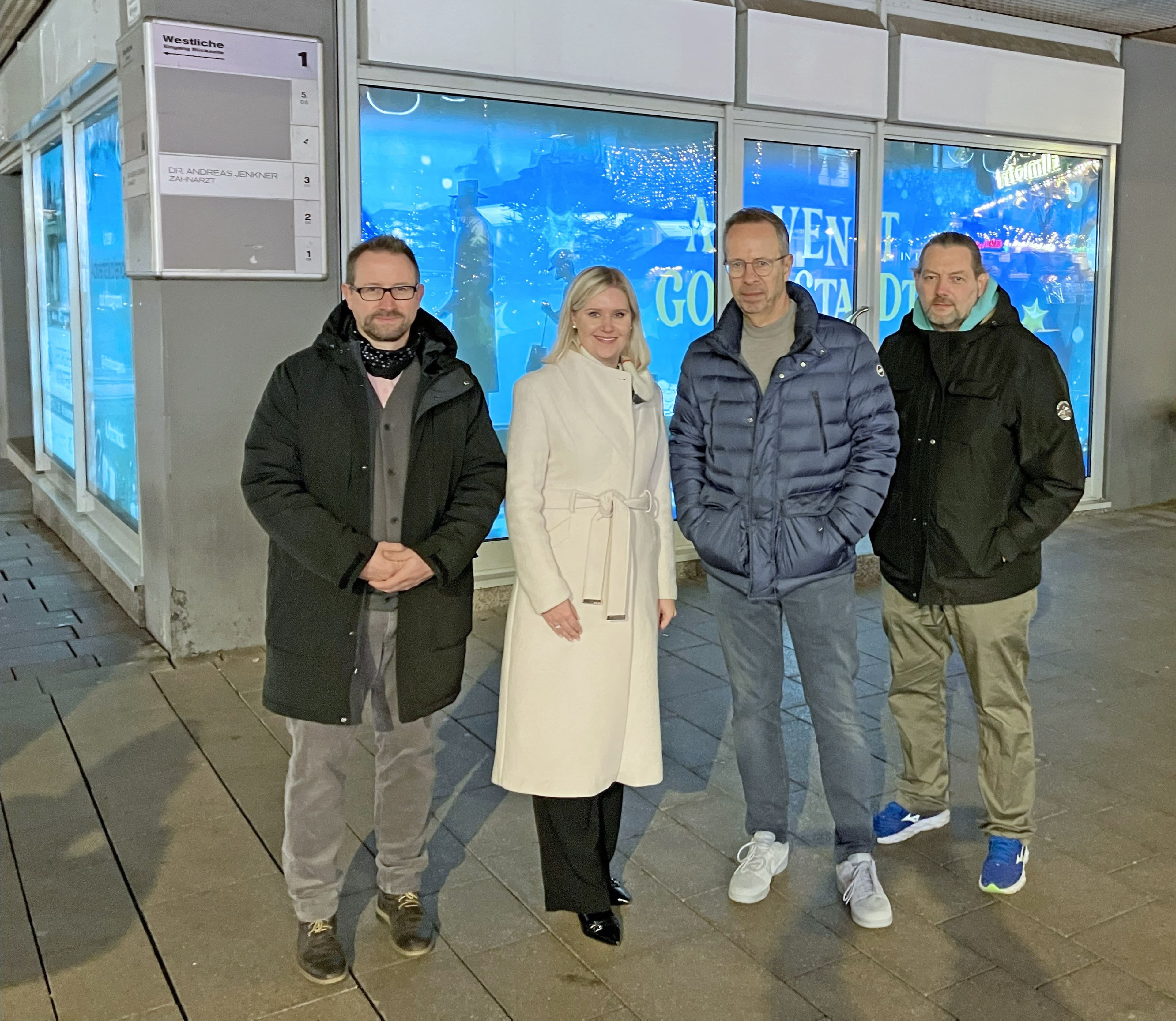 Eröffnung des immersiven Schaufensters mit Vertretern von WSP und Luftschloss in Pforzheim.