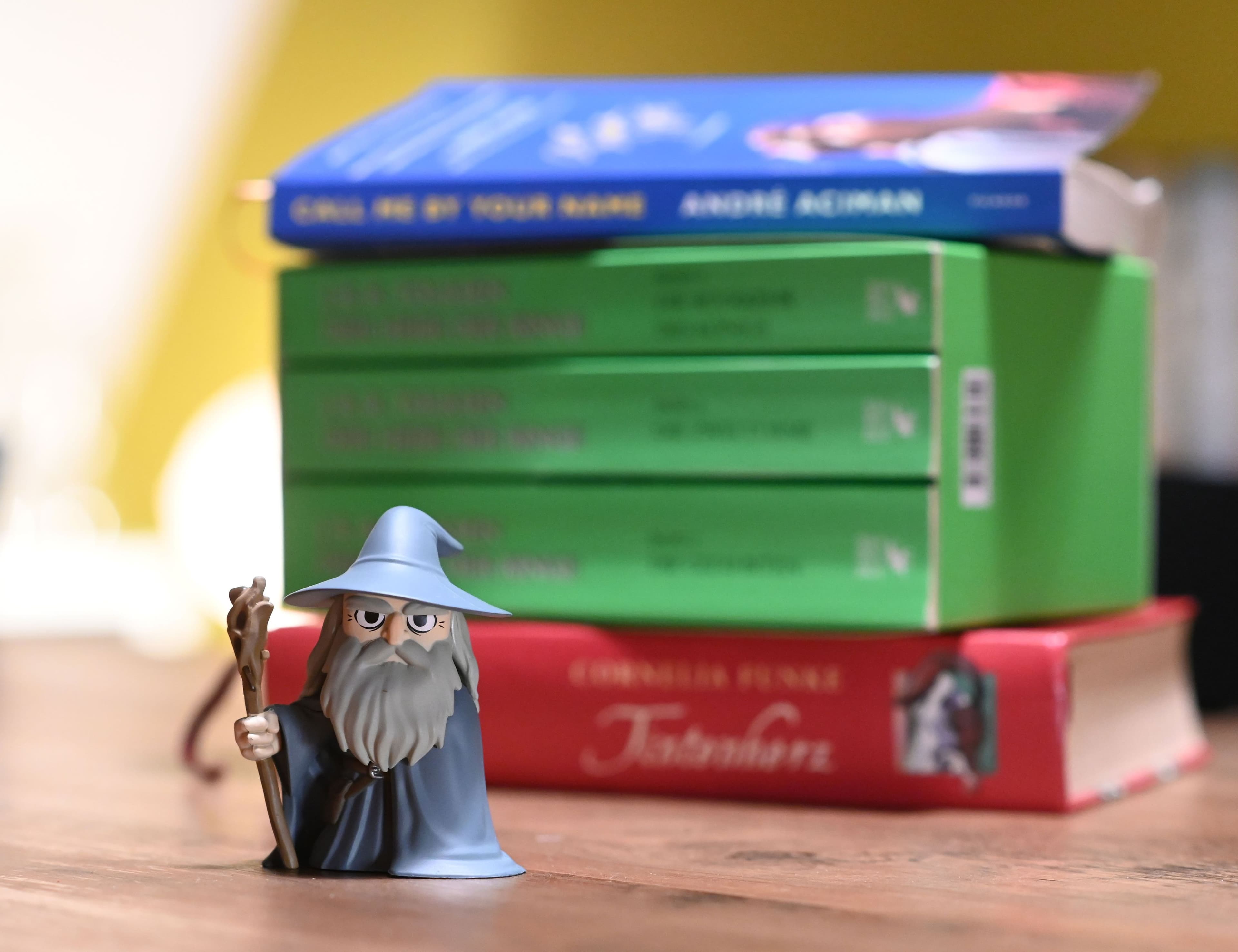 Das interaktive Theaterstück „Fantastische Zeiten zwischen Seiten” lädt die Besucher in der Bochumer Zentralbücherei ein, in die Welt der Geschichten einzutauchen und magische Begegnungen zu erleben.