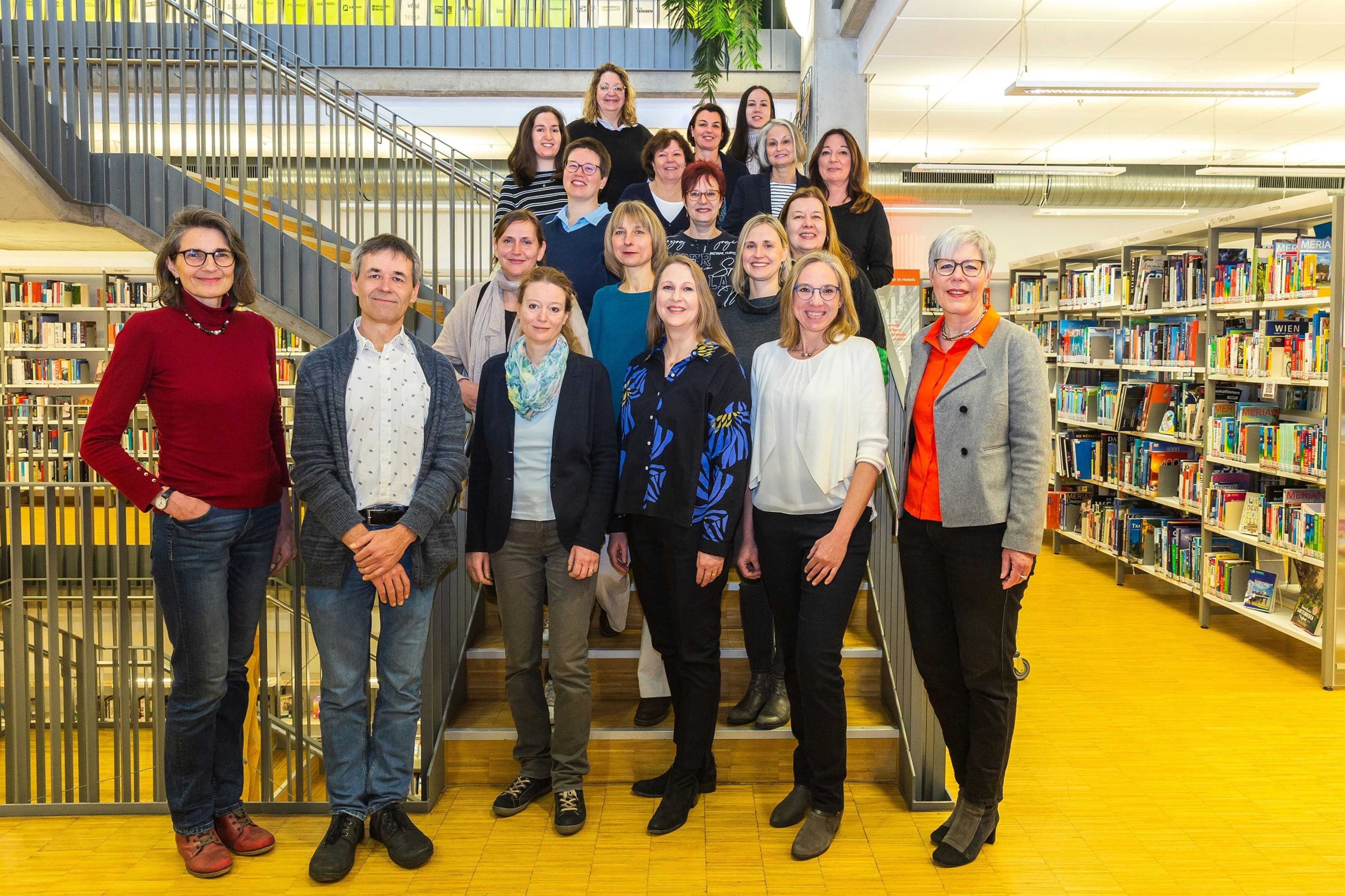 Das engagierte Team der Stadtbibliothek Baden-Baden bereitet sich voller Vorfreude auf die kommende Nacht der Bibliotheken am 4. April, die wieder ein spannendes Programm für jeden Geschmack bietet.