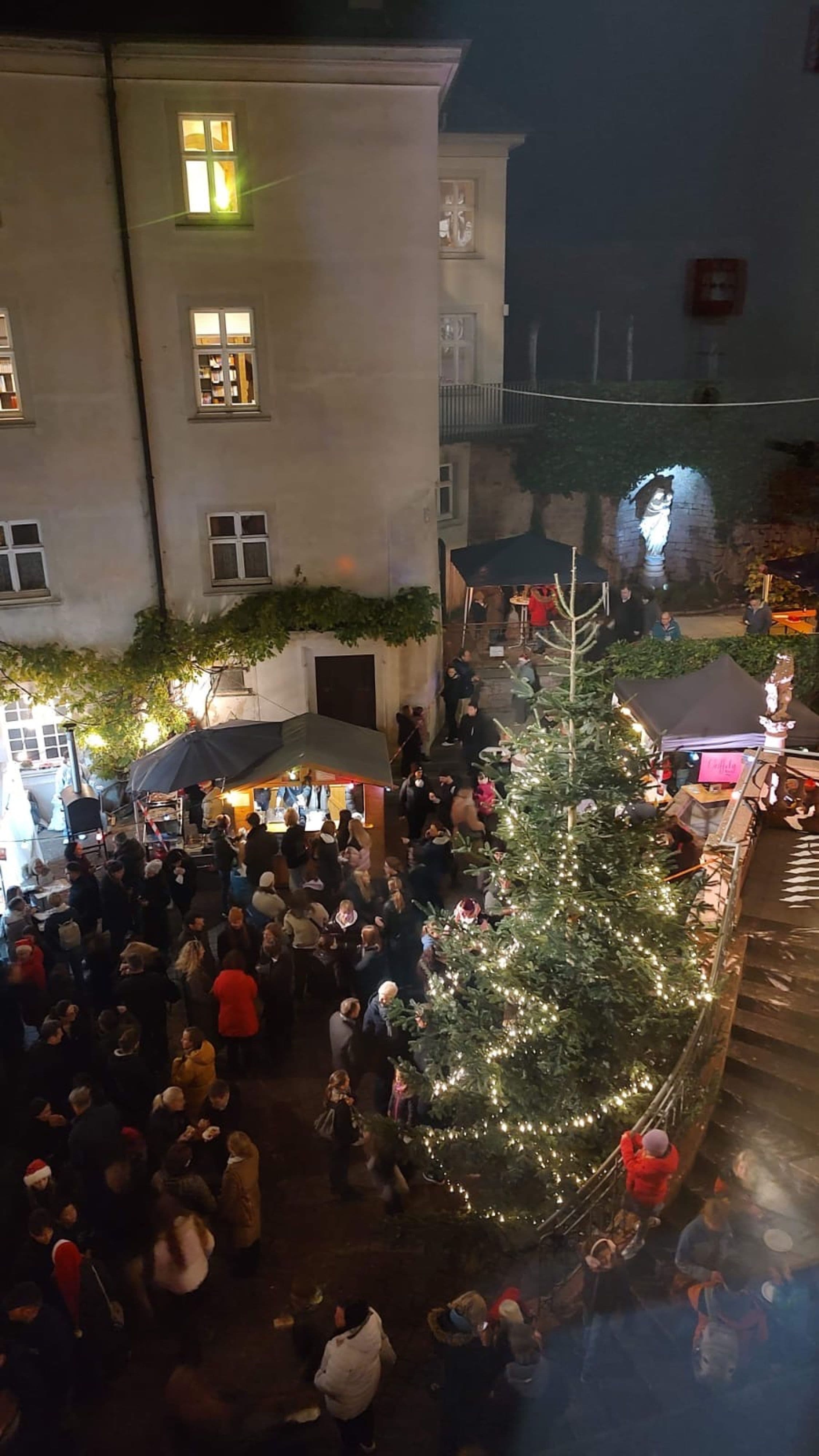 Adventsbasar an der Klosterschule Baden | Symbolbild