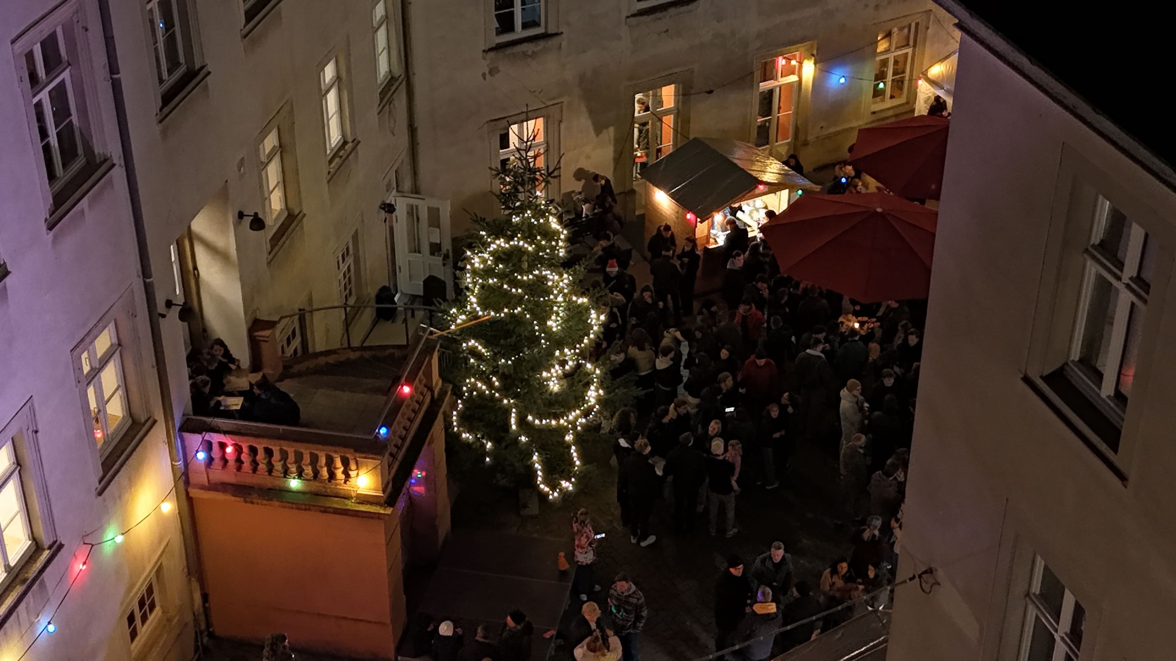 Stimmungsvolle Atmosphäre beim letztjährigen Adventsbasar der Klosterschule vom Heiligen Grab