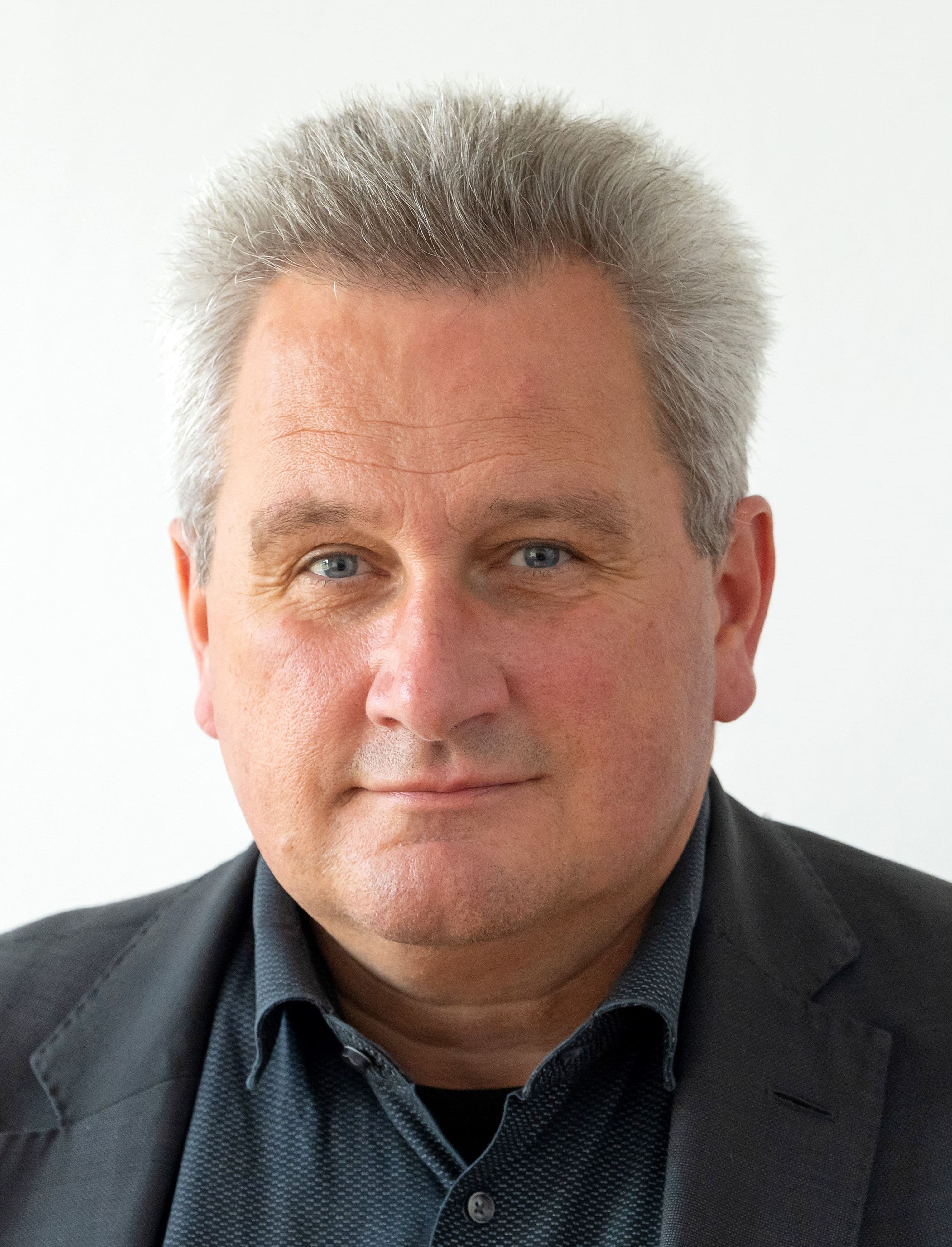 Heinz J. Ostermann und Prof. Jens-Christian Wagner wurden mit dem Preis 'Das unerschrockene Wort' für ihren mutigen Einsatz gegen Rechtsextremismus ausgezeichnet.