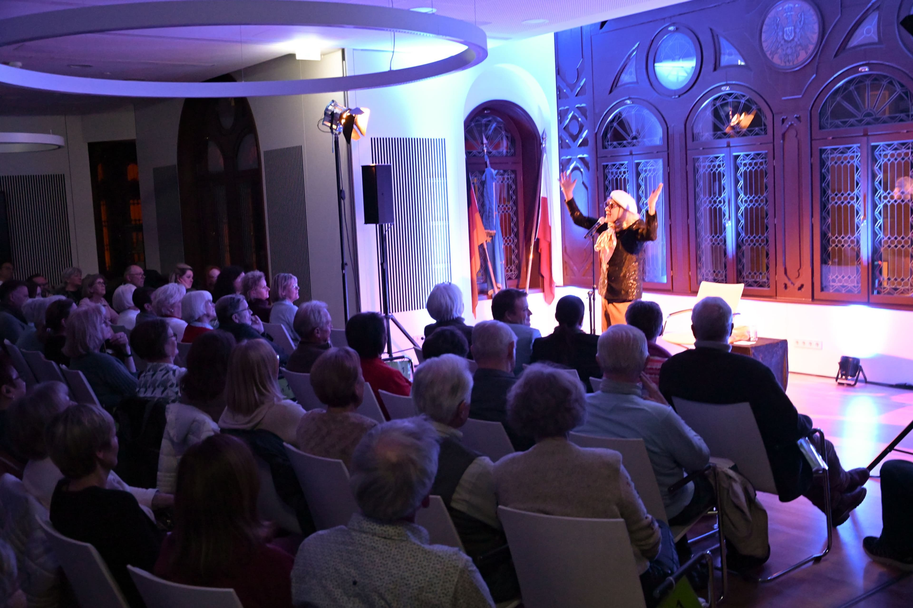 Irmgard begeistert beim ersten Kulturabend in Hünfeld | Symbolbild