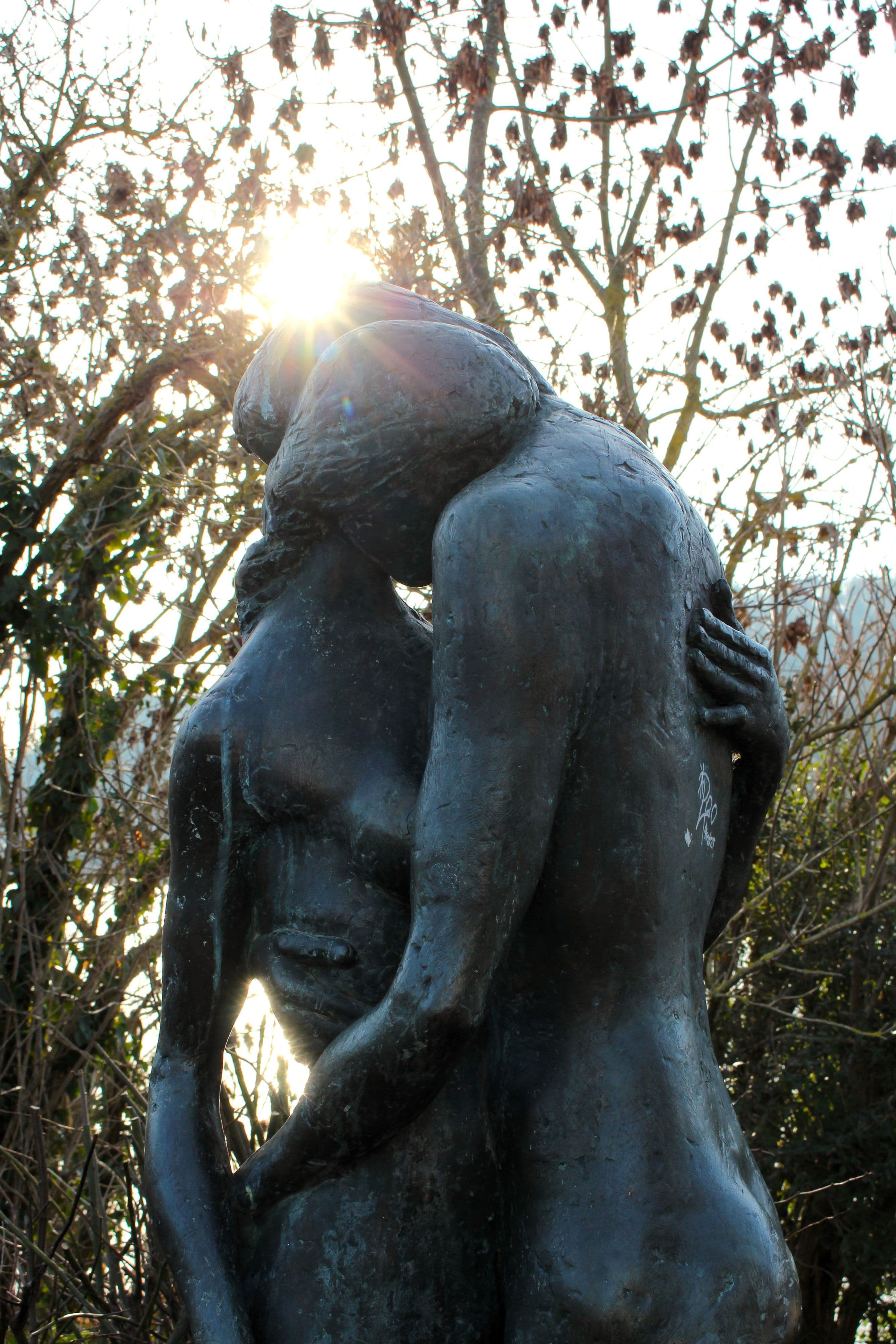 „Liebespaar“ verschwindet vorübergehend vom Weserufer | Symbolbild