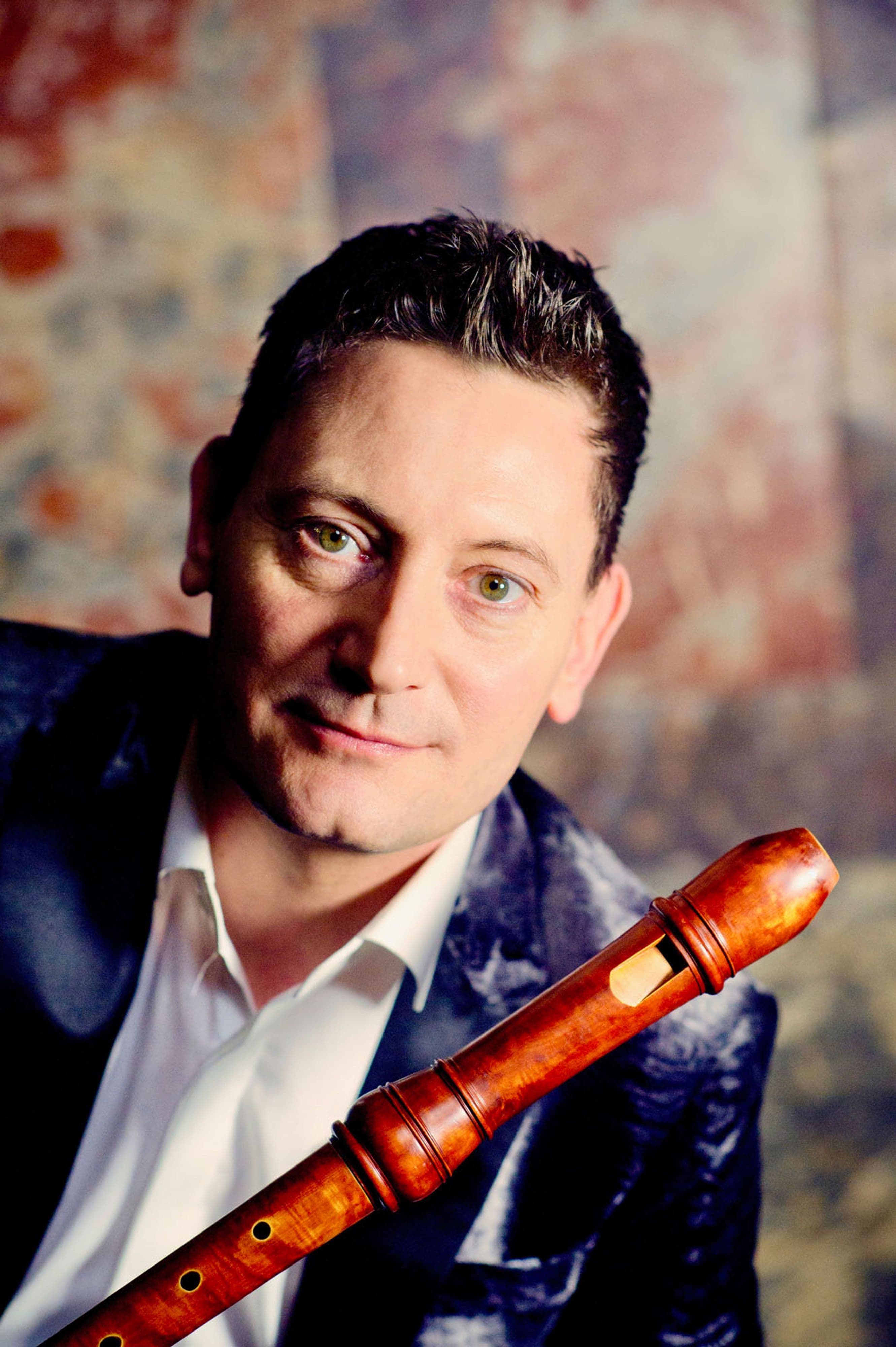 Das Sinfoniekonzert 'English surprises' mit der Deutschen Staatsphilharmonie Rheinland-Pfalz und dem virtuosen Blockflötisten Maurice Steger findet am 21. März 2025 in der Fruchthalle Kaiserslautern statt. Das Konzert verspricht ein aufregendes Programm mit Werken britischer Komponisten.