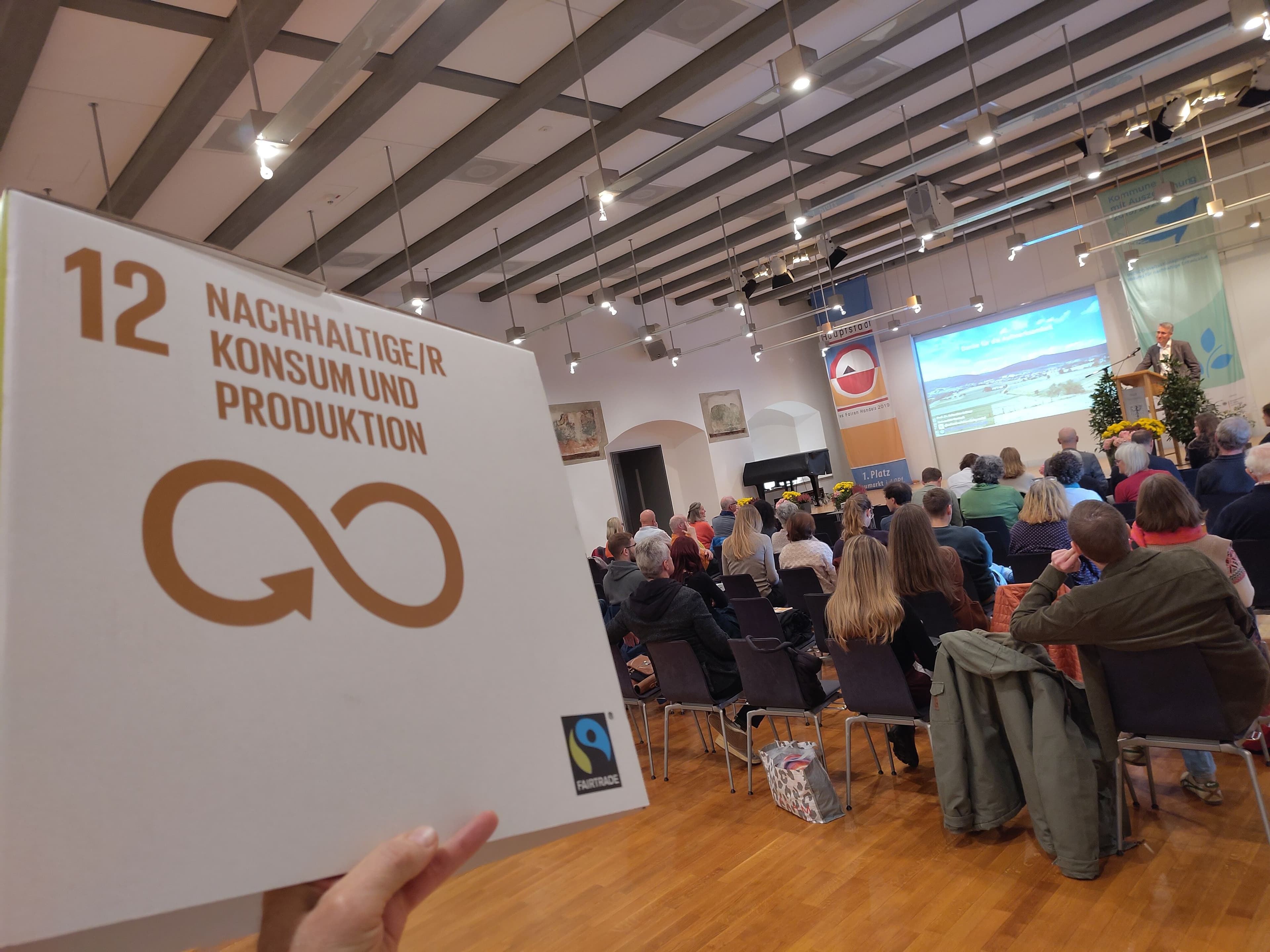 Impressionen von der 11. Neumarkter Nachhaltigkeitskonferenz mit Teilnehmern aus Wissenschaft und Praxis., Einblicke und Veranstaltungen auf der Neumarkter Nachhaltigkeitskonferenz 2025.