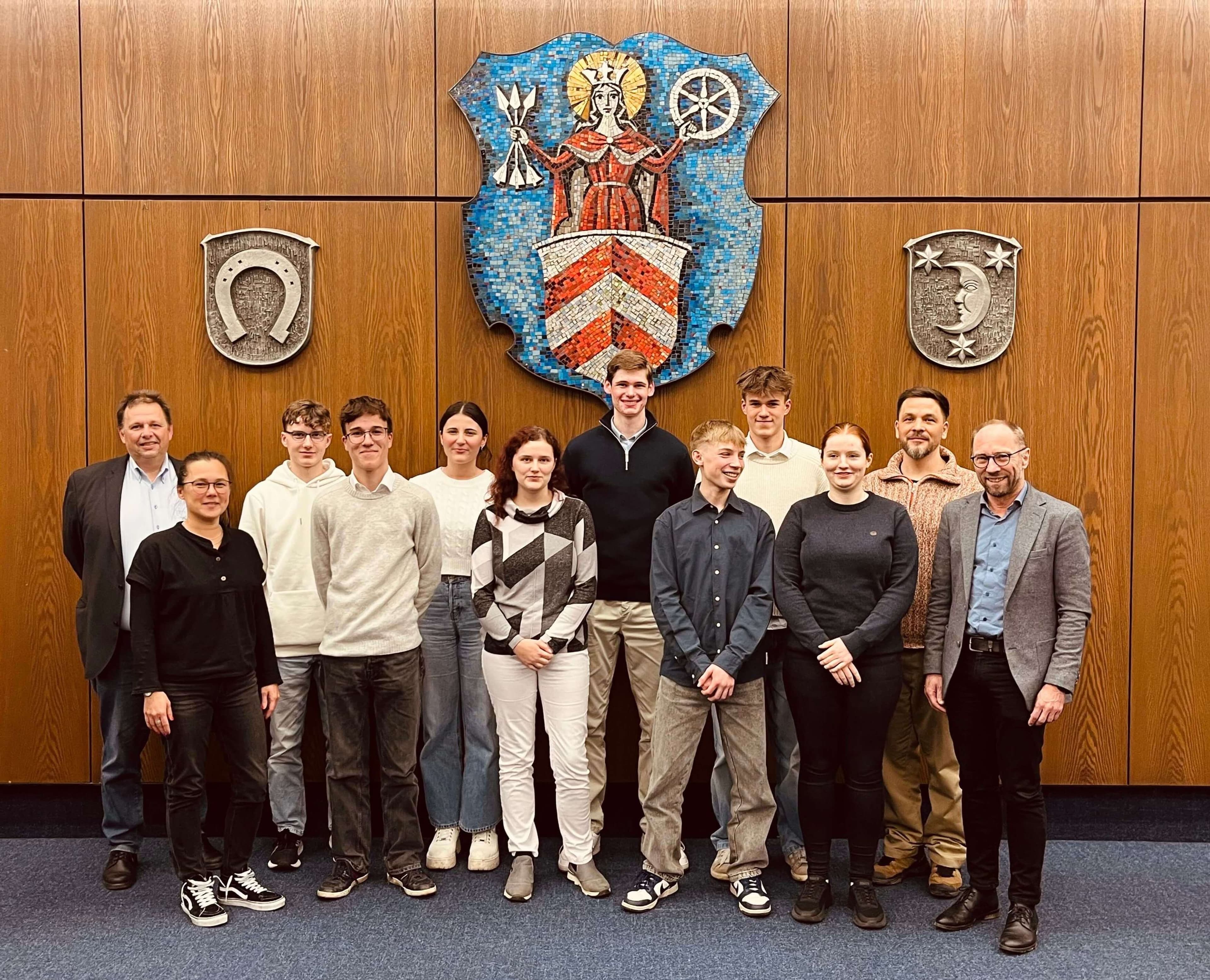 Der neue Jugendrat Oberursel bei seiner konstituierenden Sitzung im Rathaus.