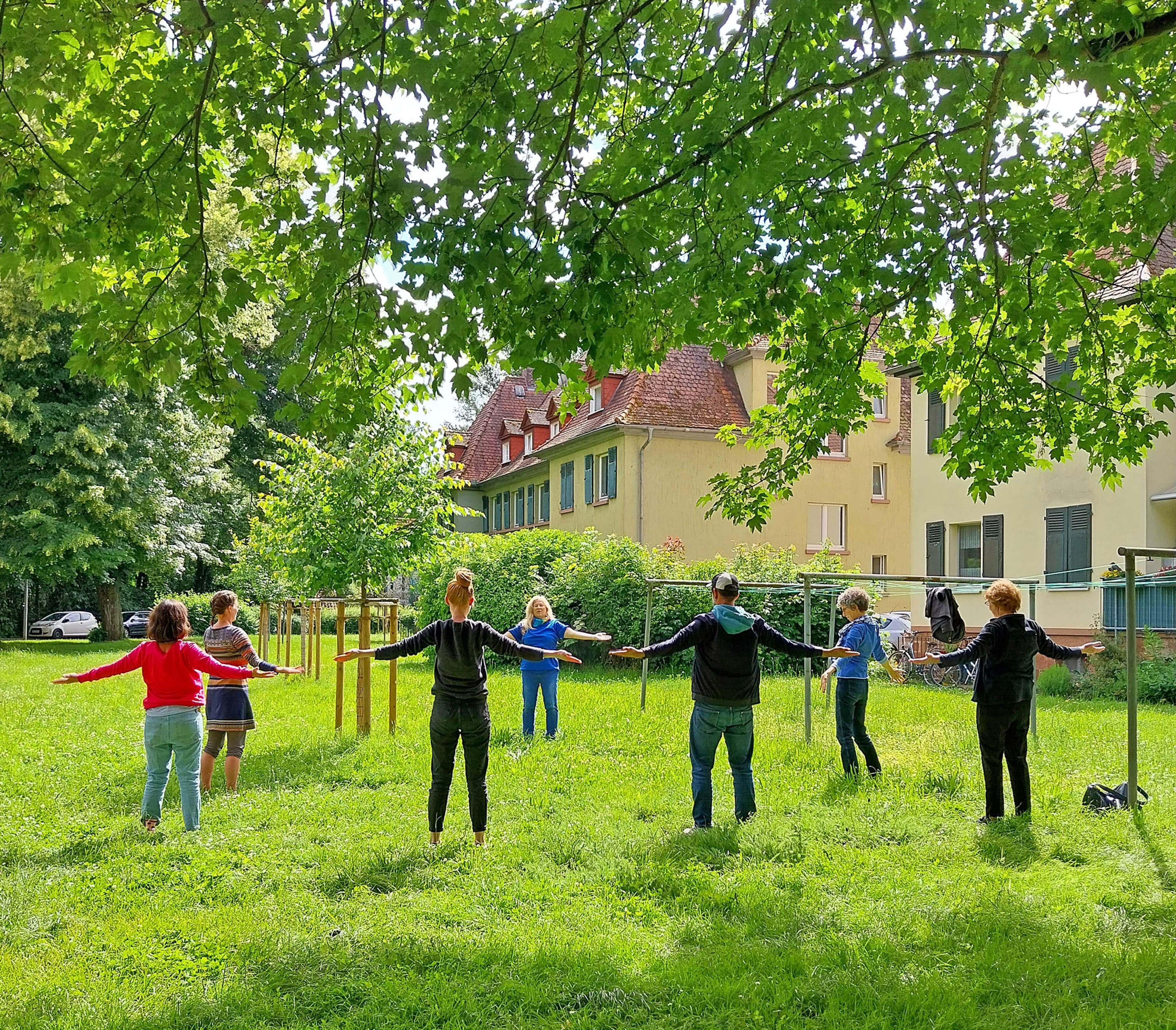 Die offenen Bewegungsangebote in Marburg bieten ein abwechslungsreiches, kostenloses Programm für alle Altersgruppen, das im Rahmen des Sommer-Programms im April startet.