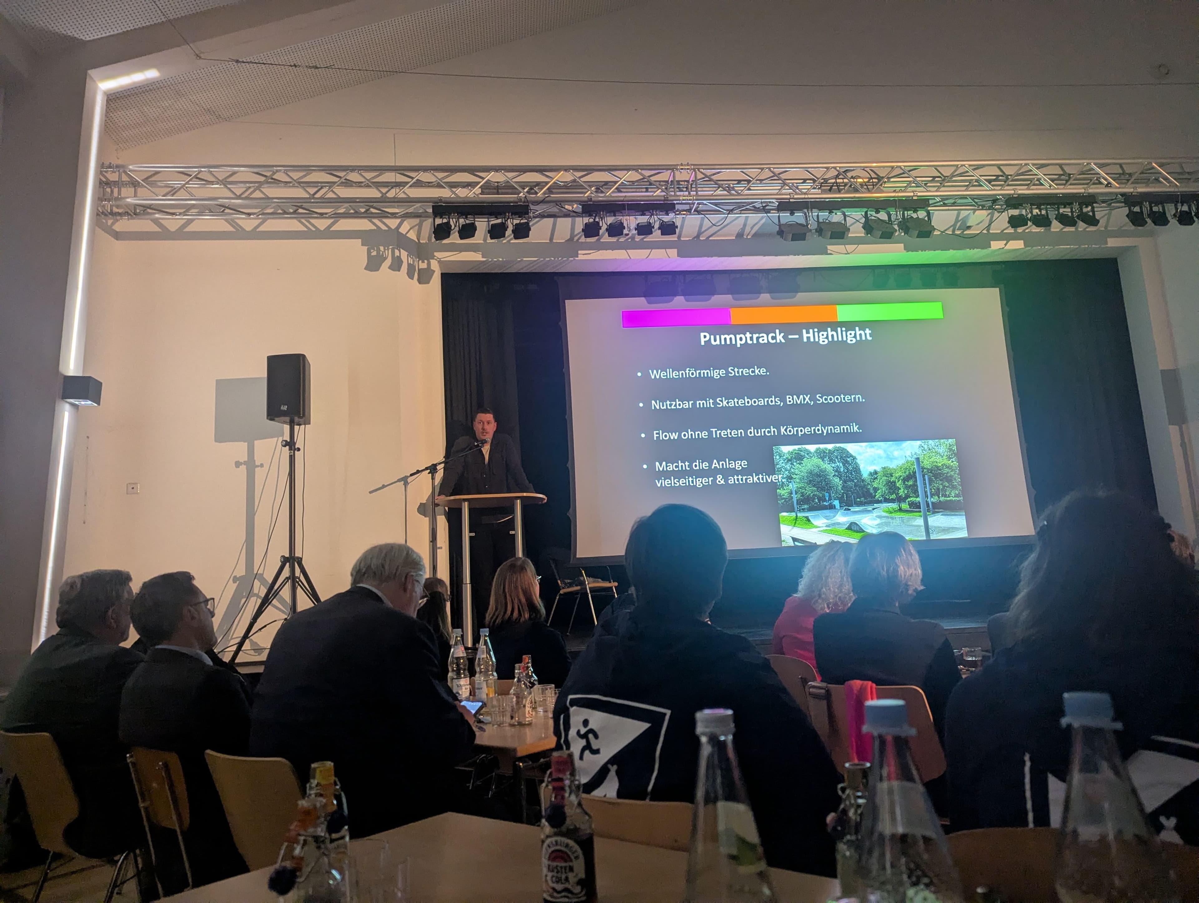 Die neu eröffnete Skateanlage auf den Königswiesen wurde ausgezeichnet und bietet zahlreiche neue Elemente.