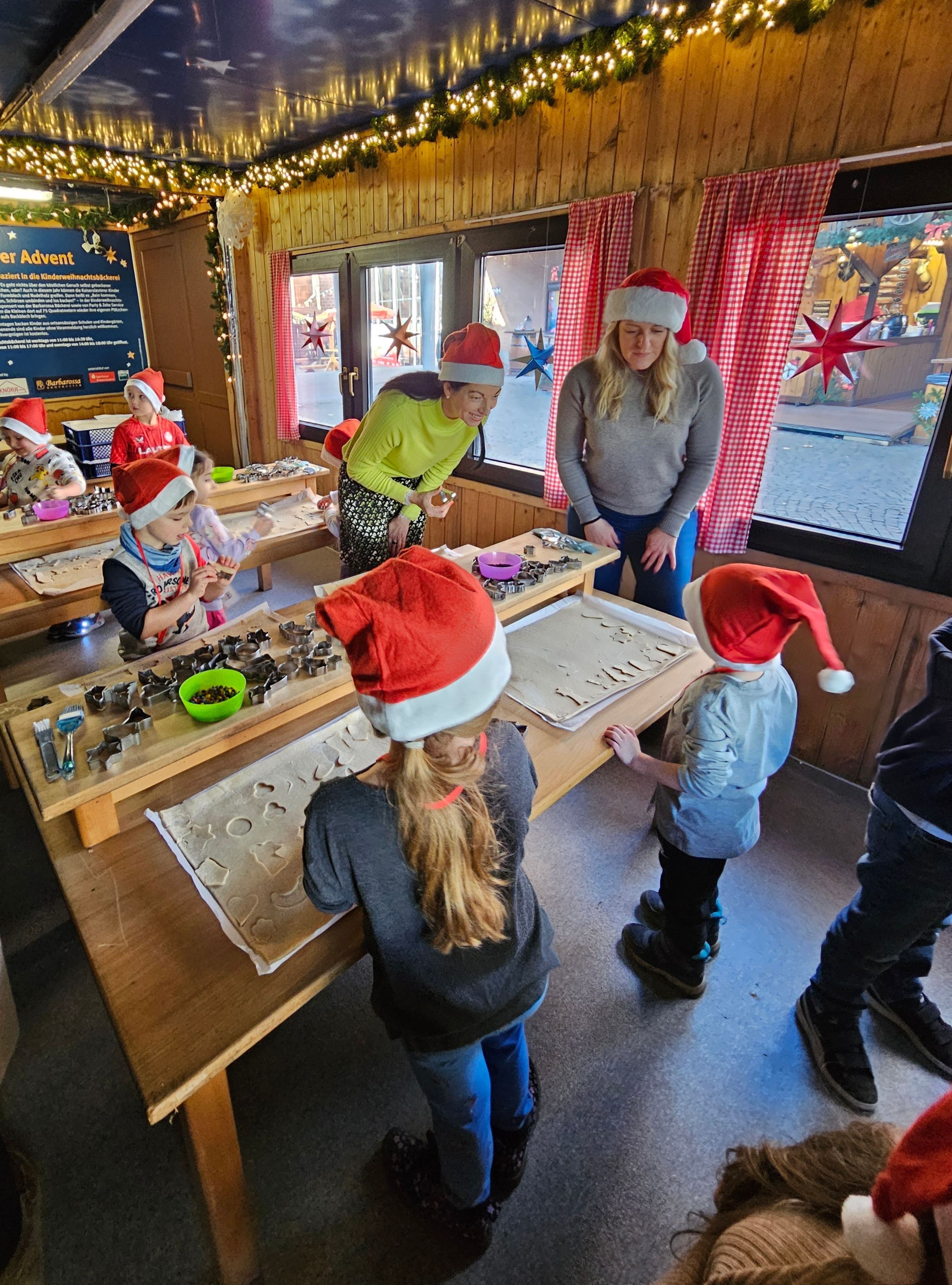 Weihnachtsmarkteröffnung am Schillerplatz mit OB Beate Kimmel und Antenne-Moderator Marco Blechschmidt.