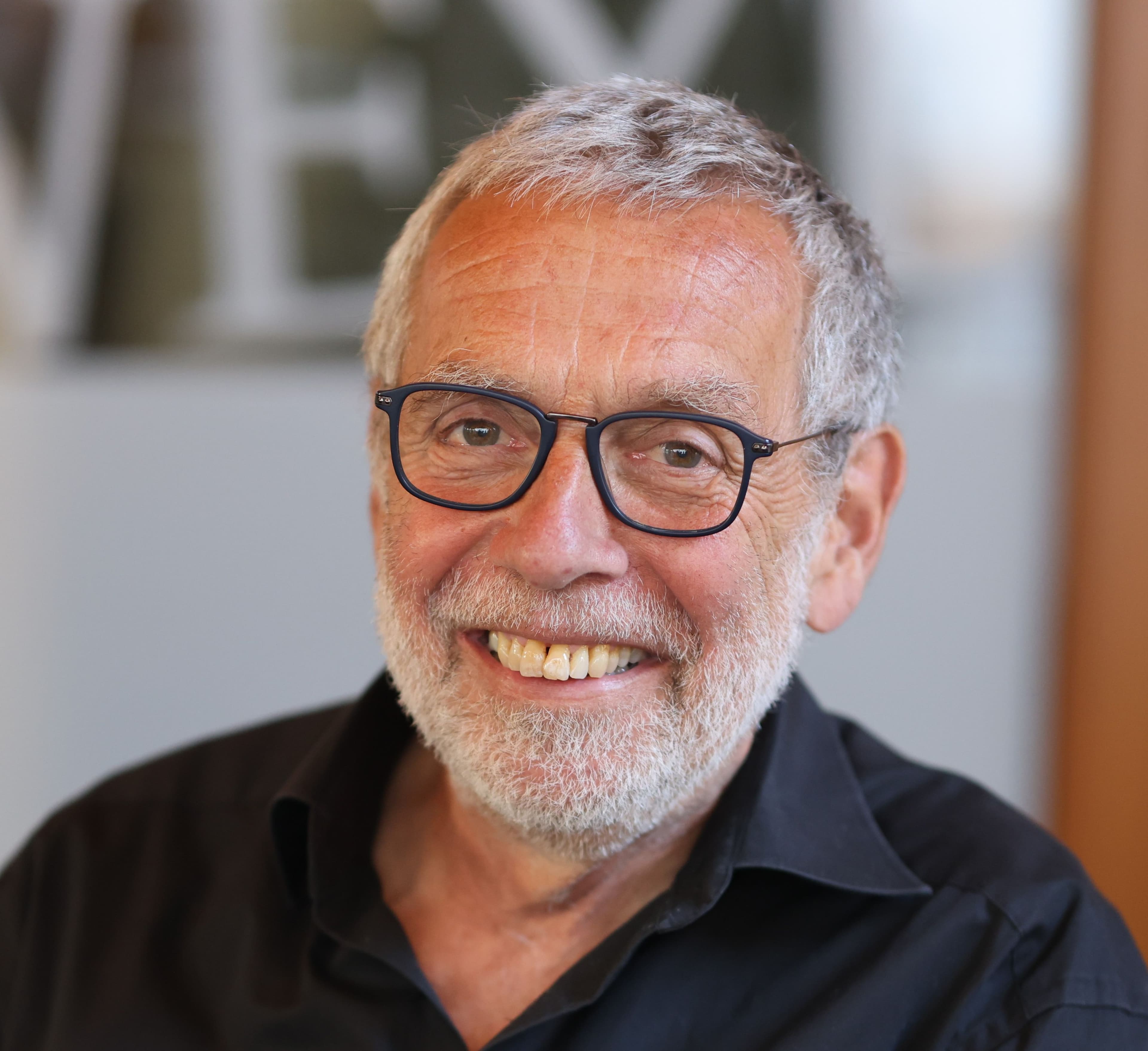 Autor Pitt Elben erhält den Literatur-Förderpreis der Stadt Bad Kreuznach bei der feierlichen Preisübergabe.