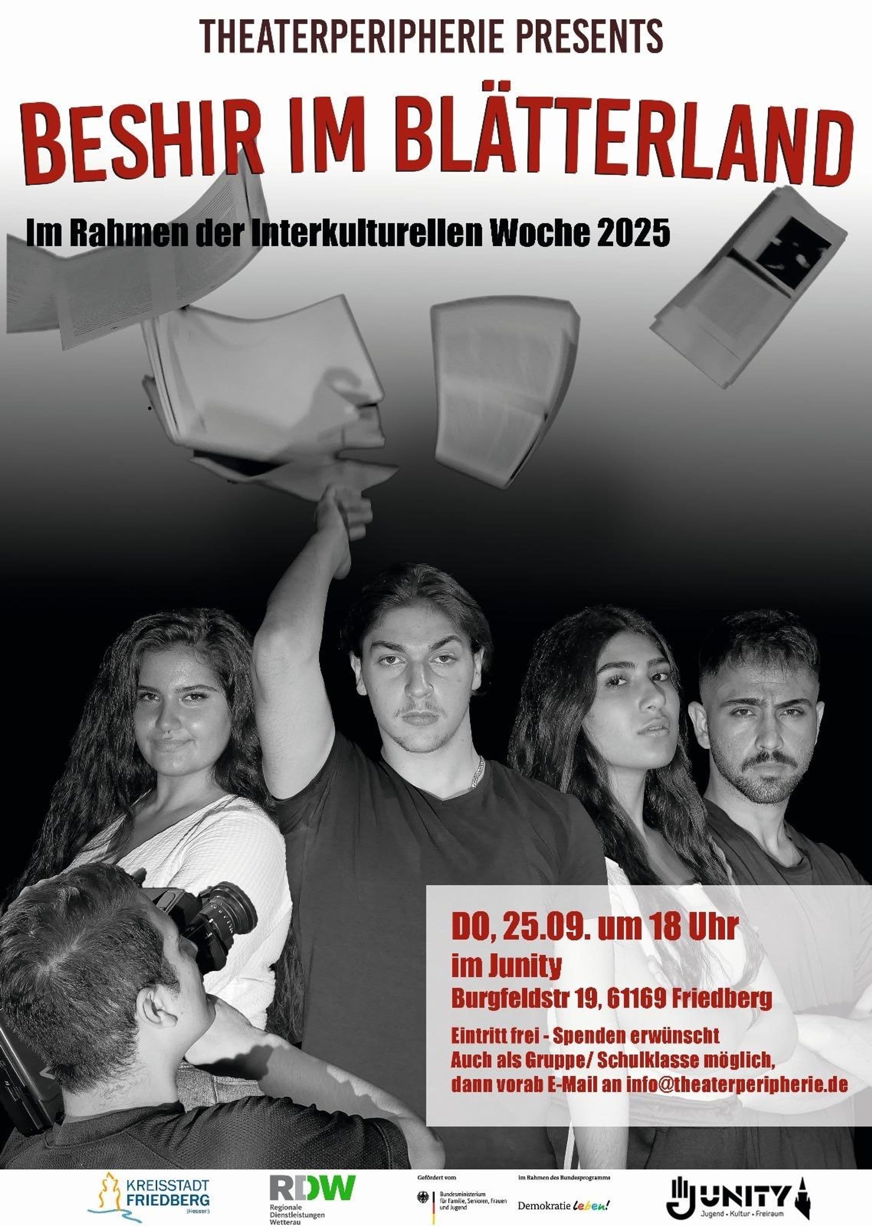 Szenenfoto des Theaterstücks 'Im Blätterland' von Theaterperipherie Frankfurt zur Veranstaltung in Friedberg.